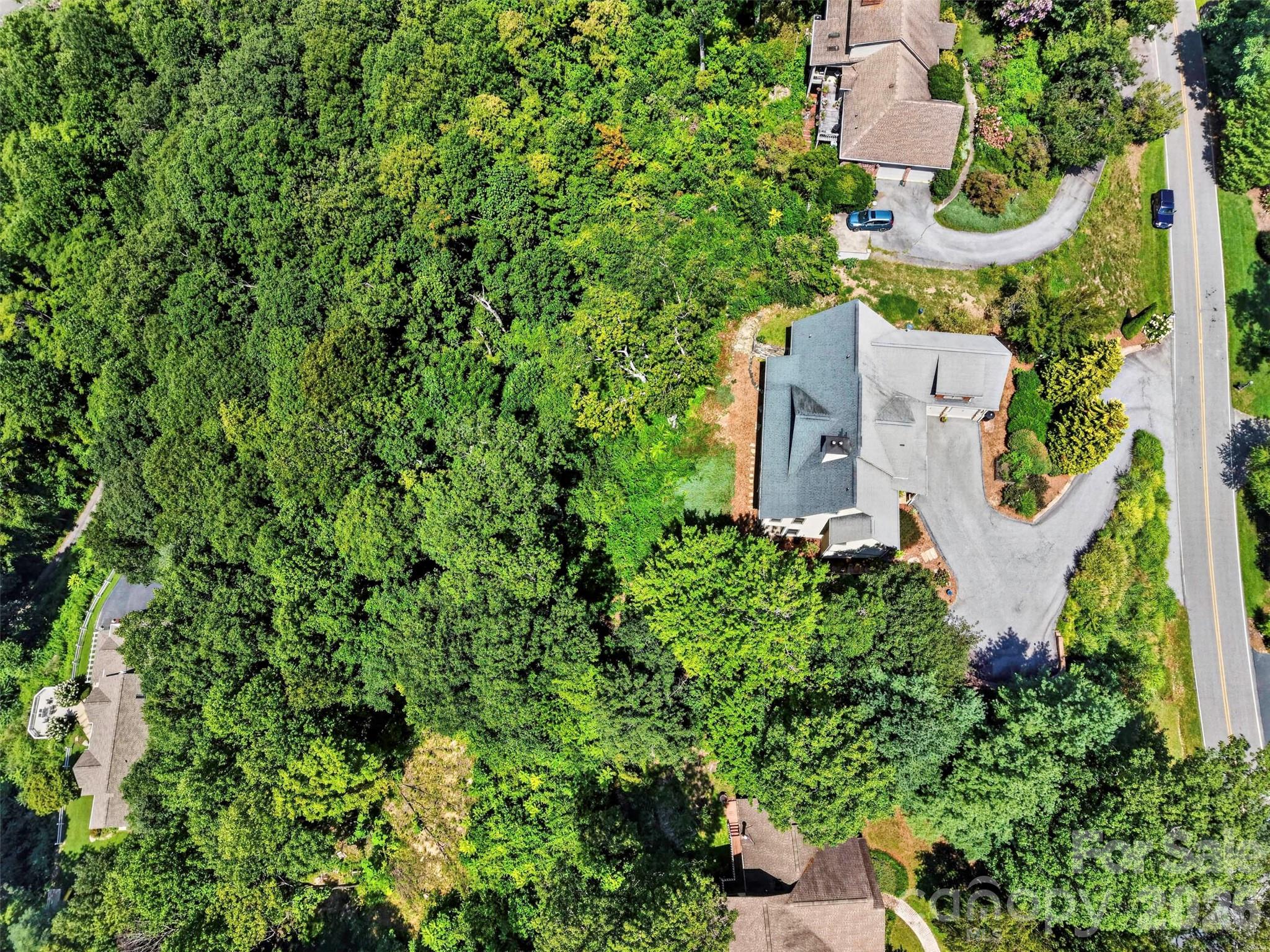 851 Sunlight Ridge Drive — Hendersonville
