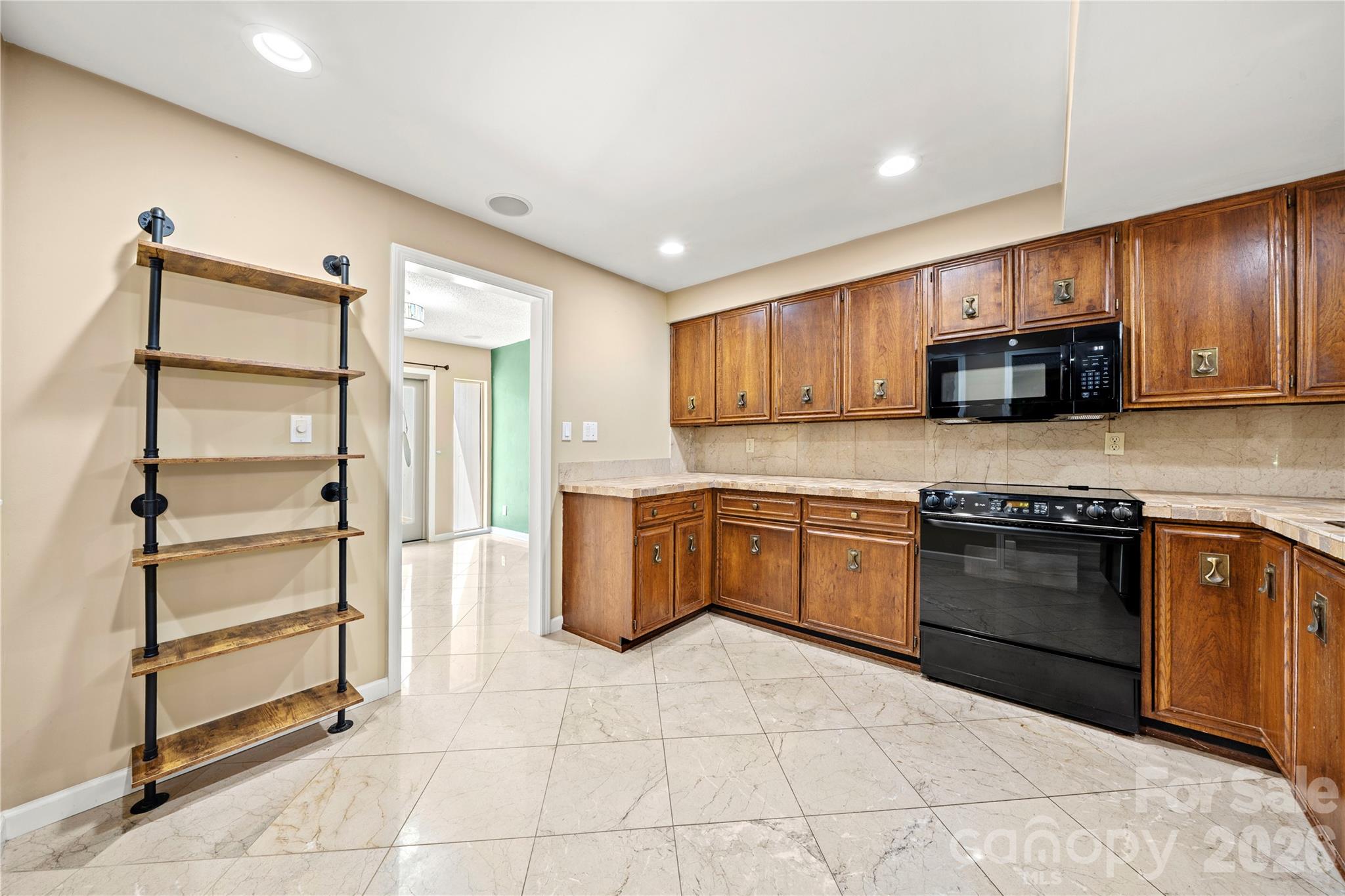 102 Ridgeport Road — Clover
