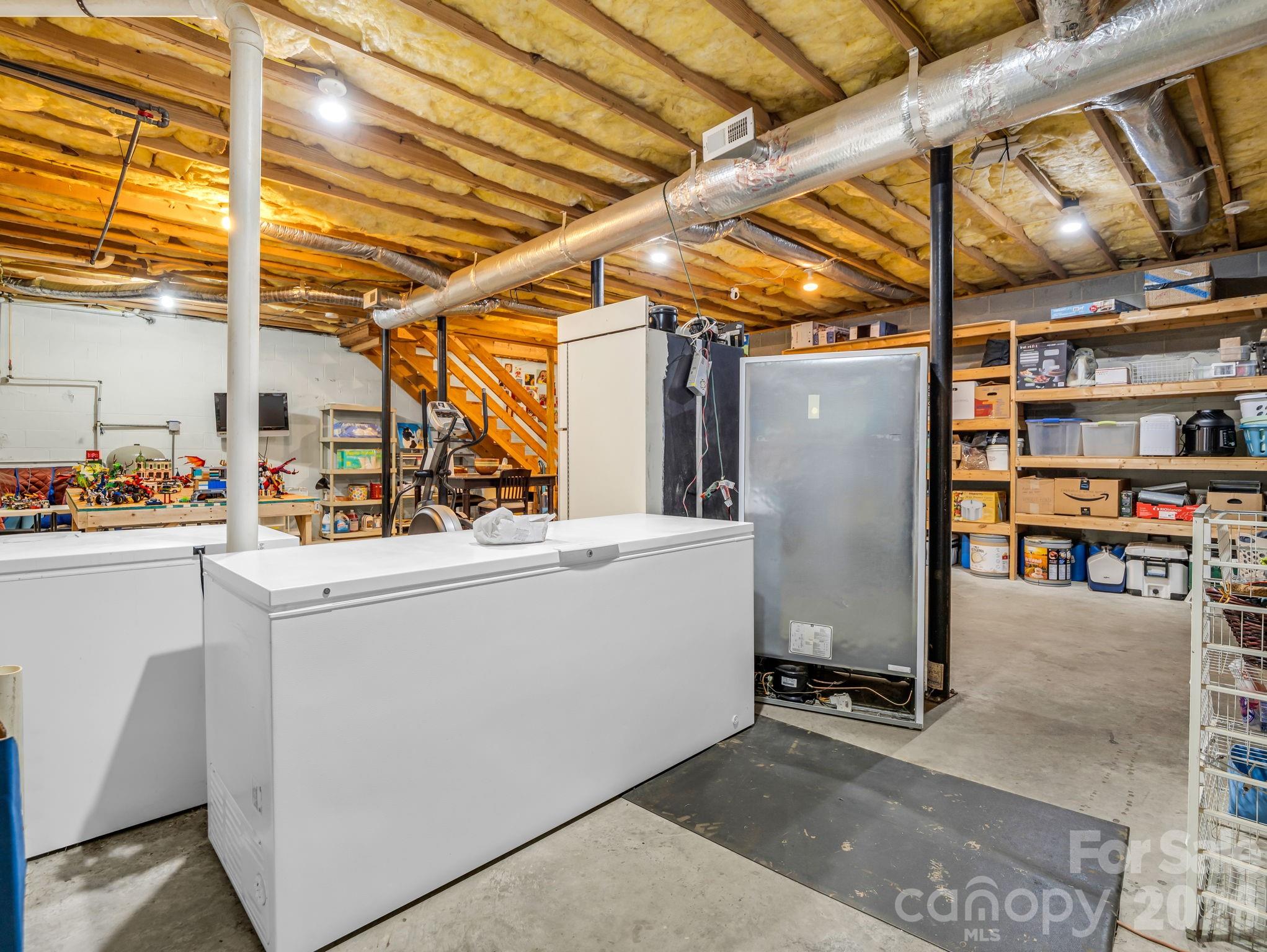 136 Limousine Lane — Pisgah Forest