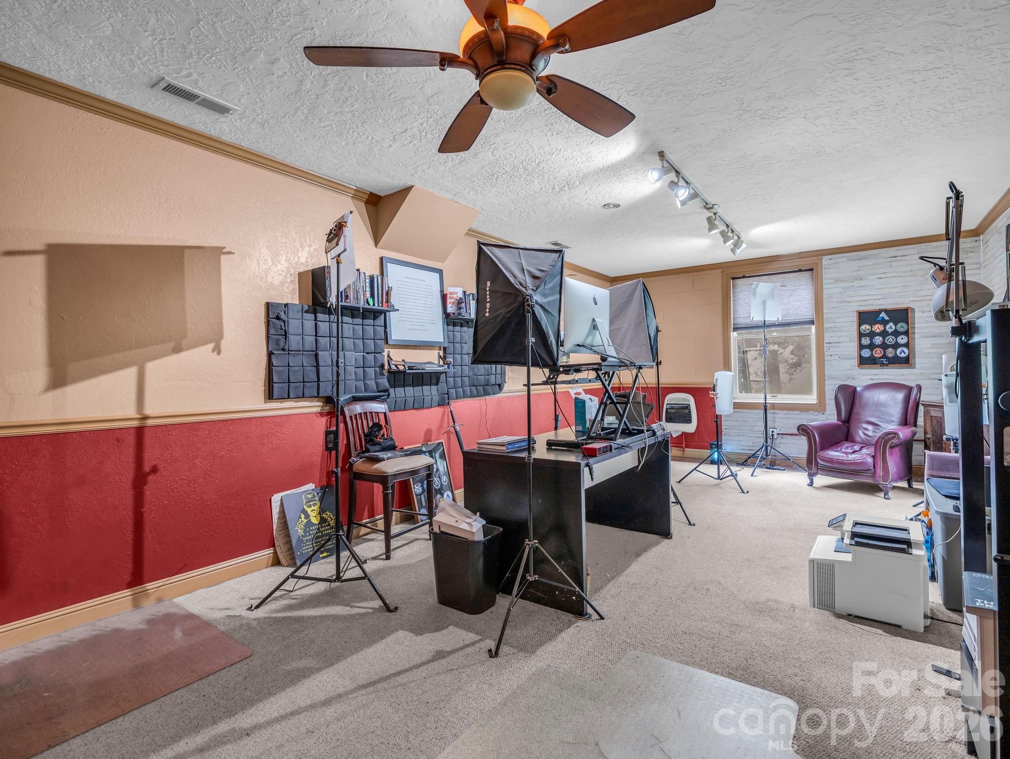 136 Limousine Lane — Pisgah Forest