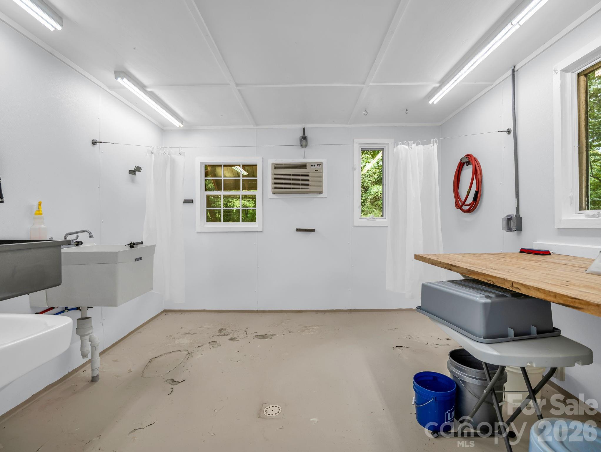 136 Limousine Lane — Pisgah Forest