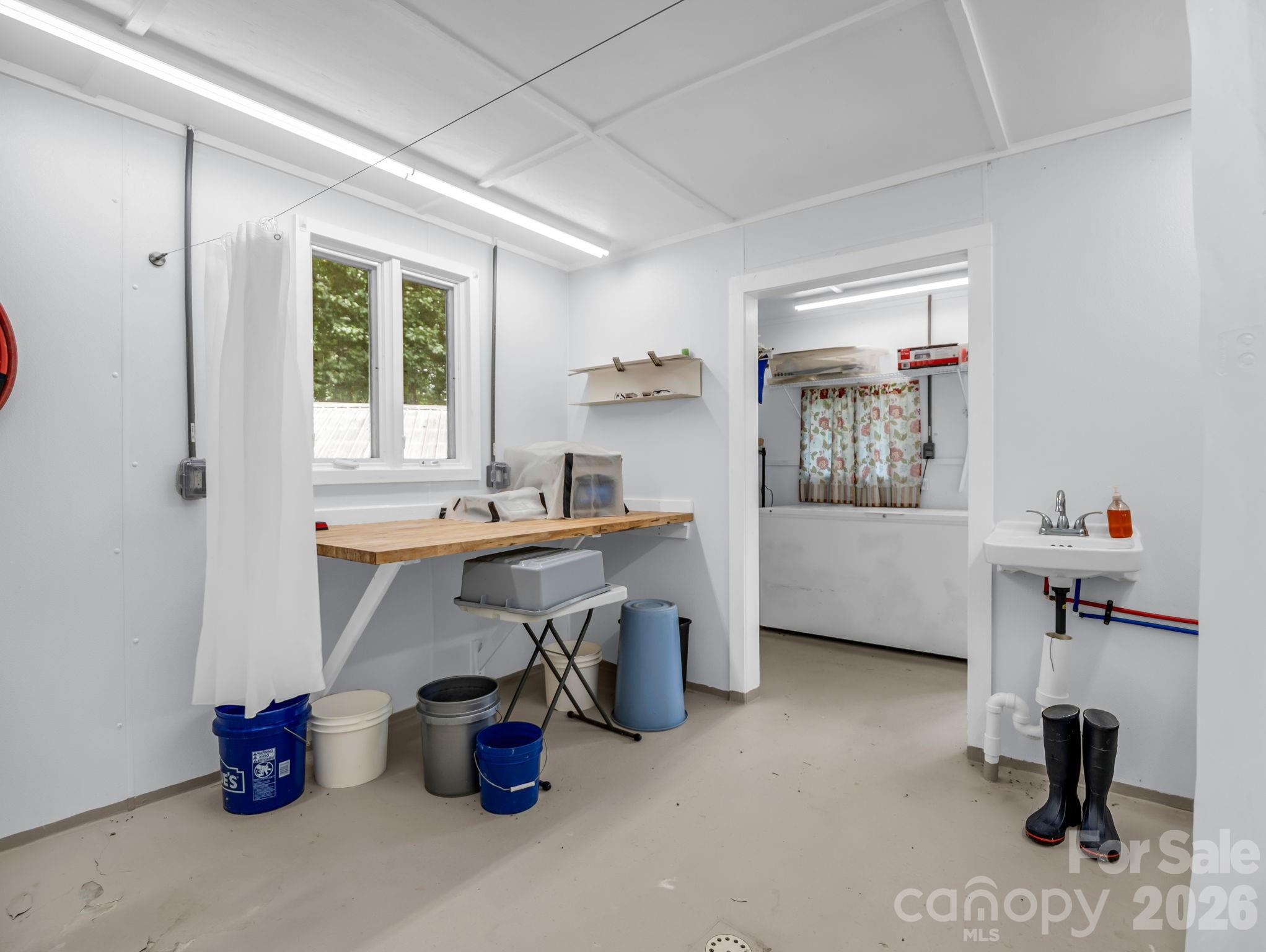 136 Limousine Lane — Pisgah Forest