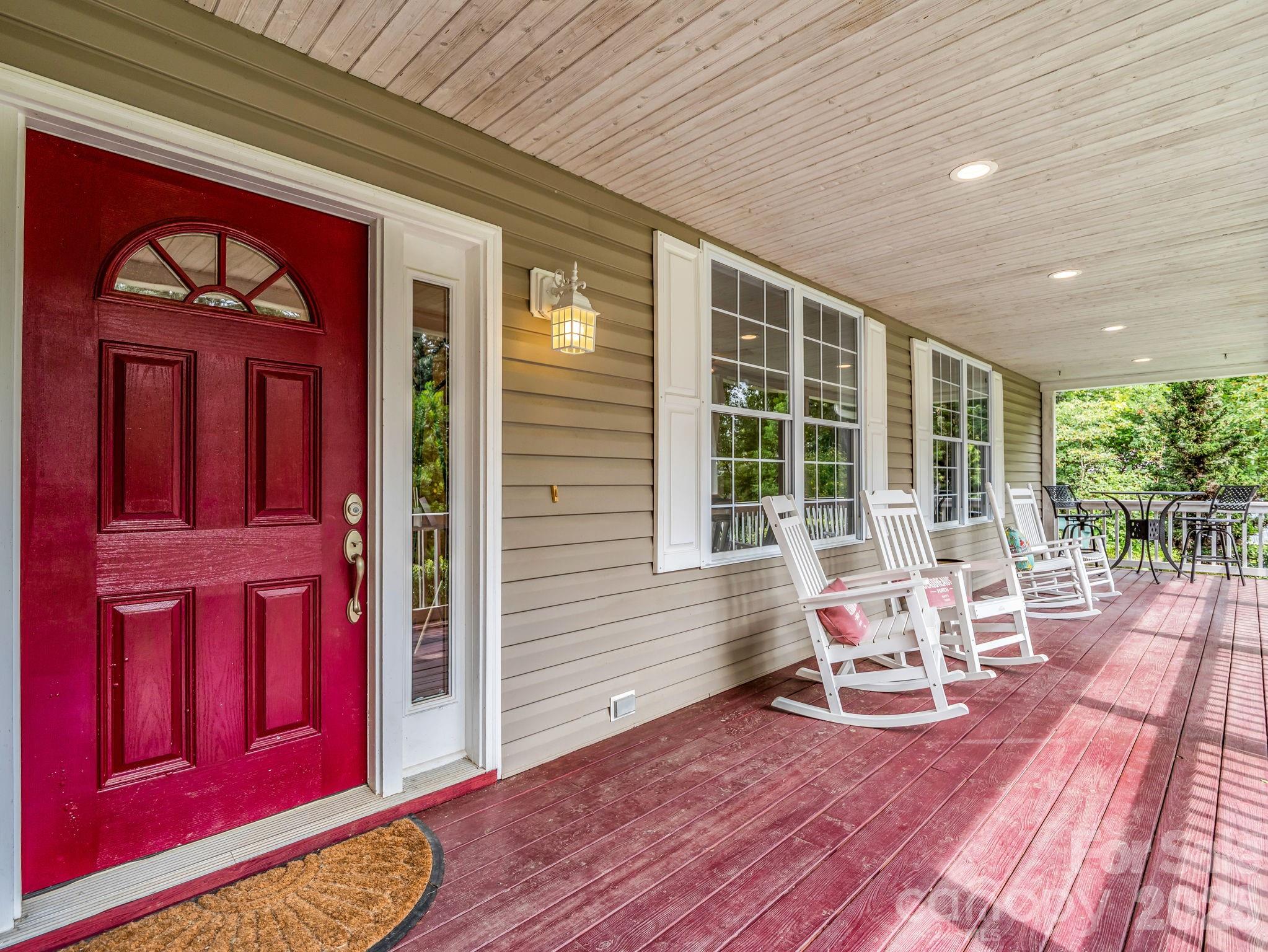 136 Limousine Lane — Pisgah Forest