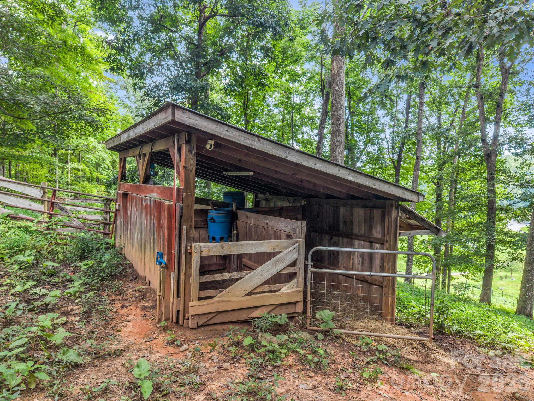136 Limousine Lane — Pisgah Forest
