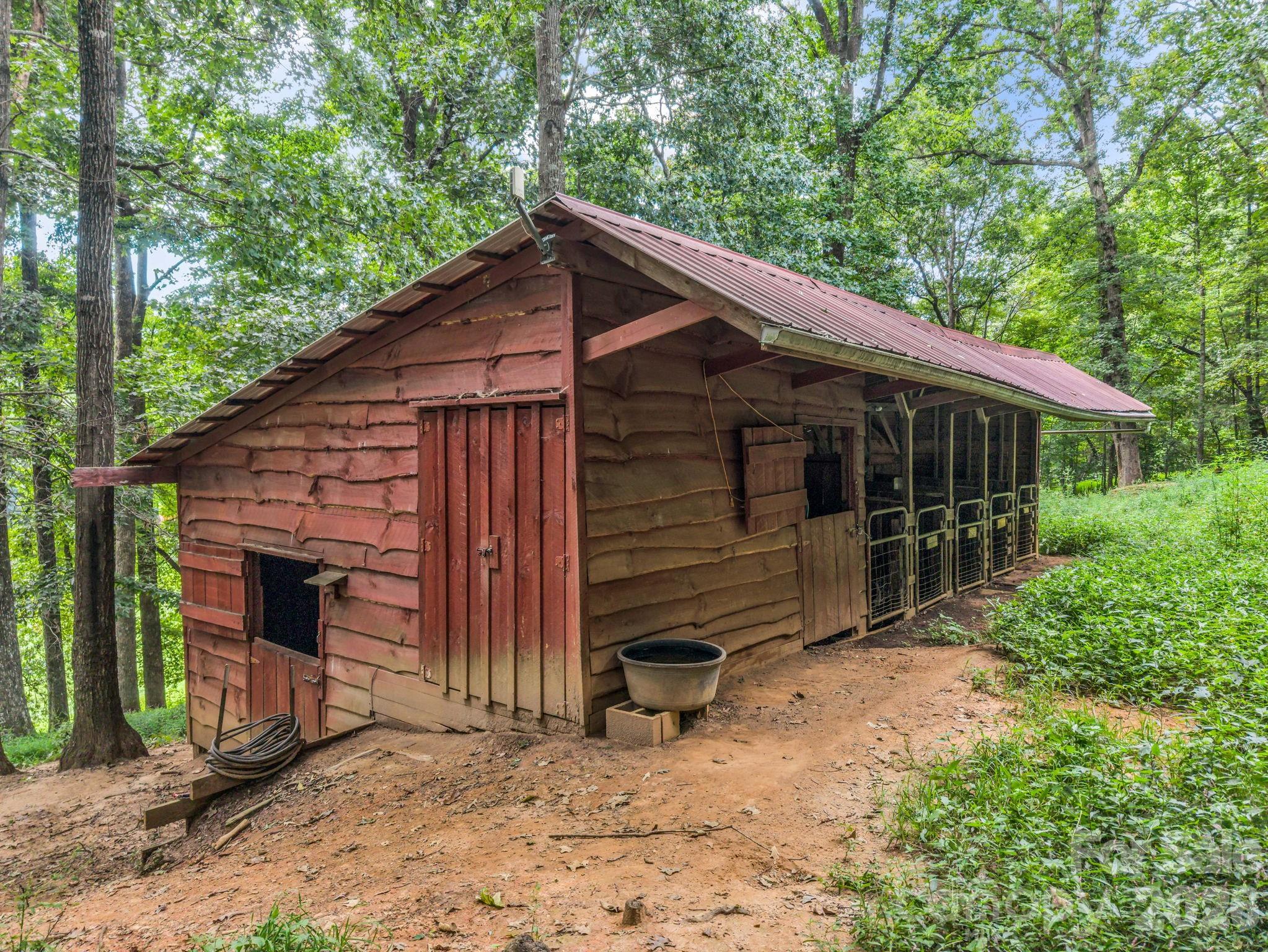 136 Limousine Lane — Pisgah Forest