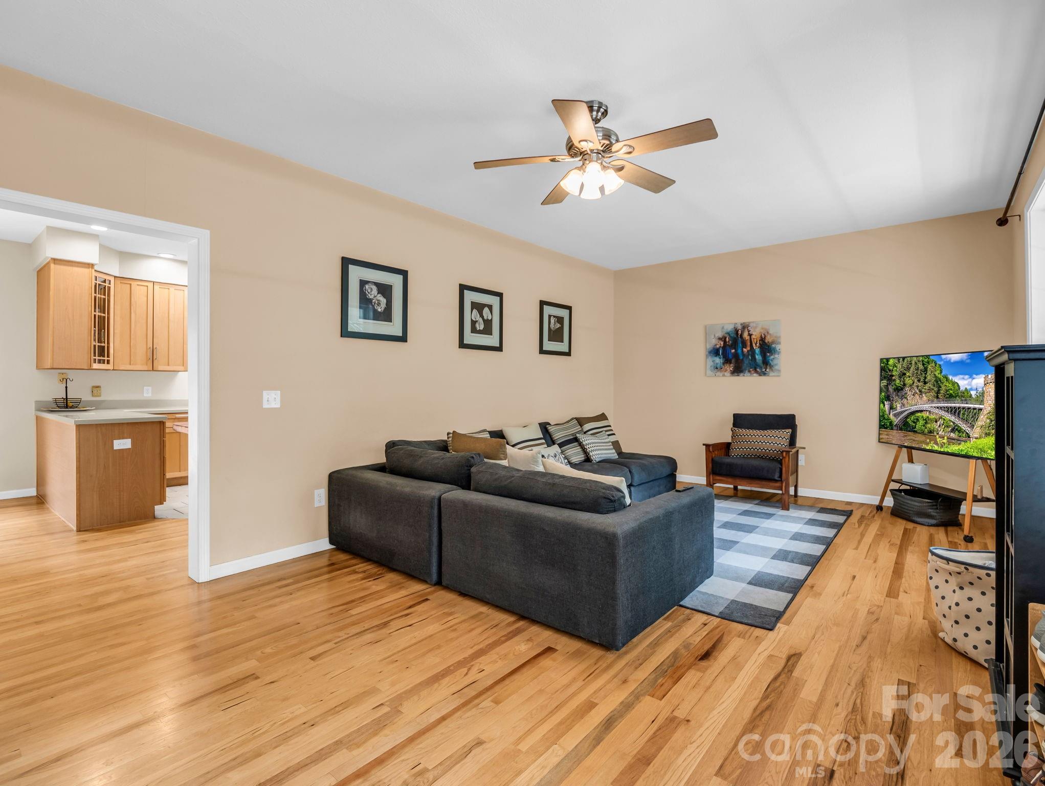 136 Limousine Lane — Pisgah Forest