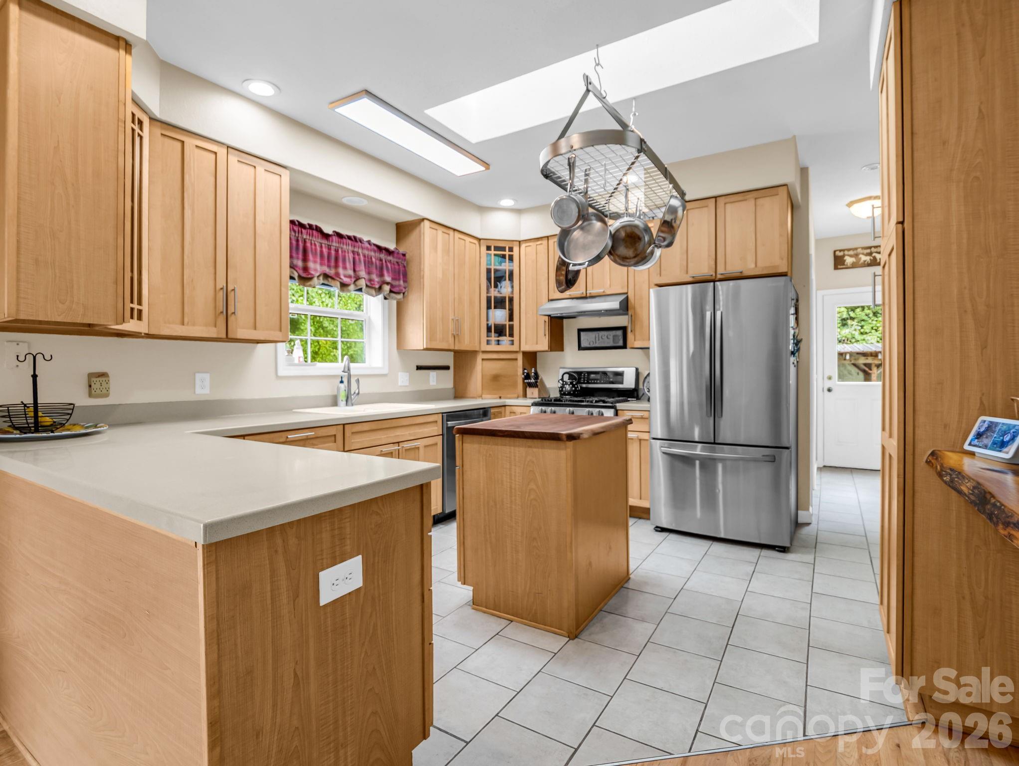 136 Limousine Lane — Pisgah Forest