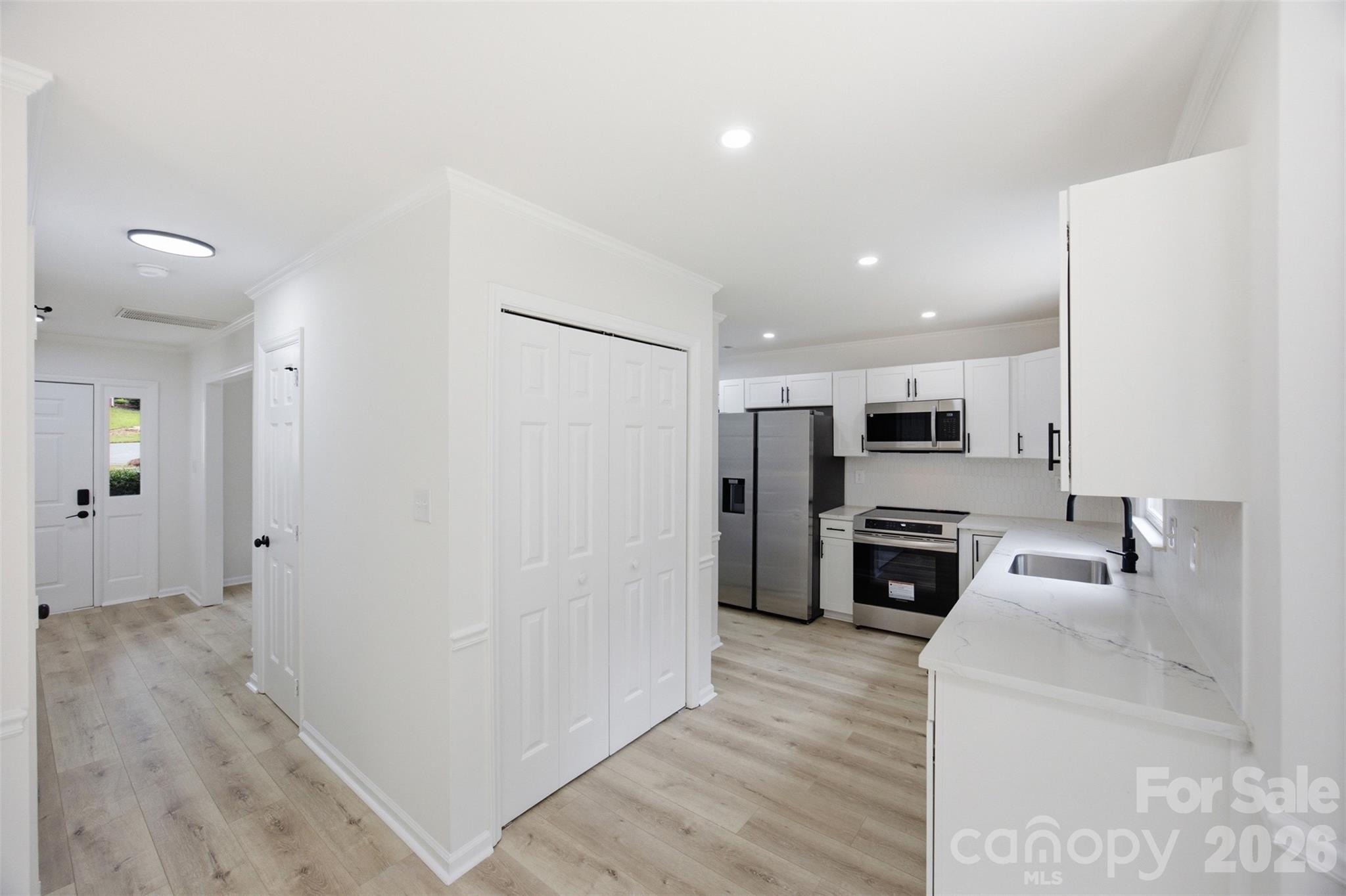 7241 Mcteal Place — Charlotte