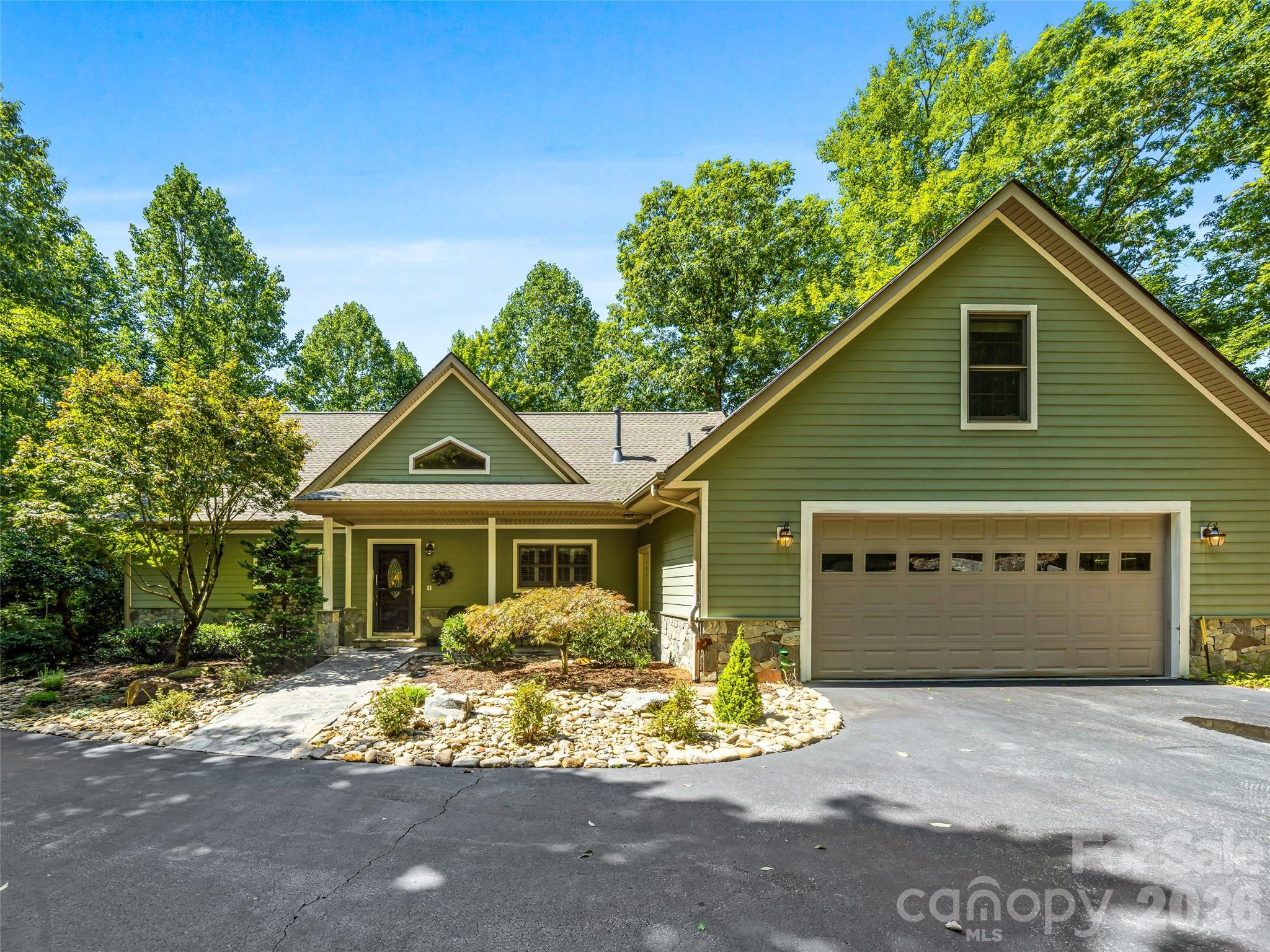38 Mountain Crest Drive — Hendersonville