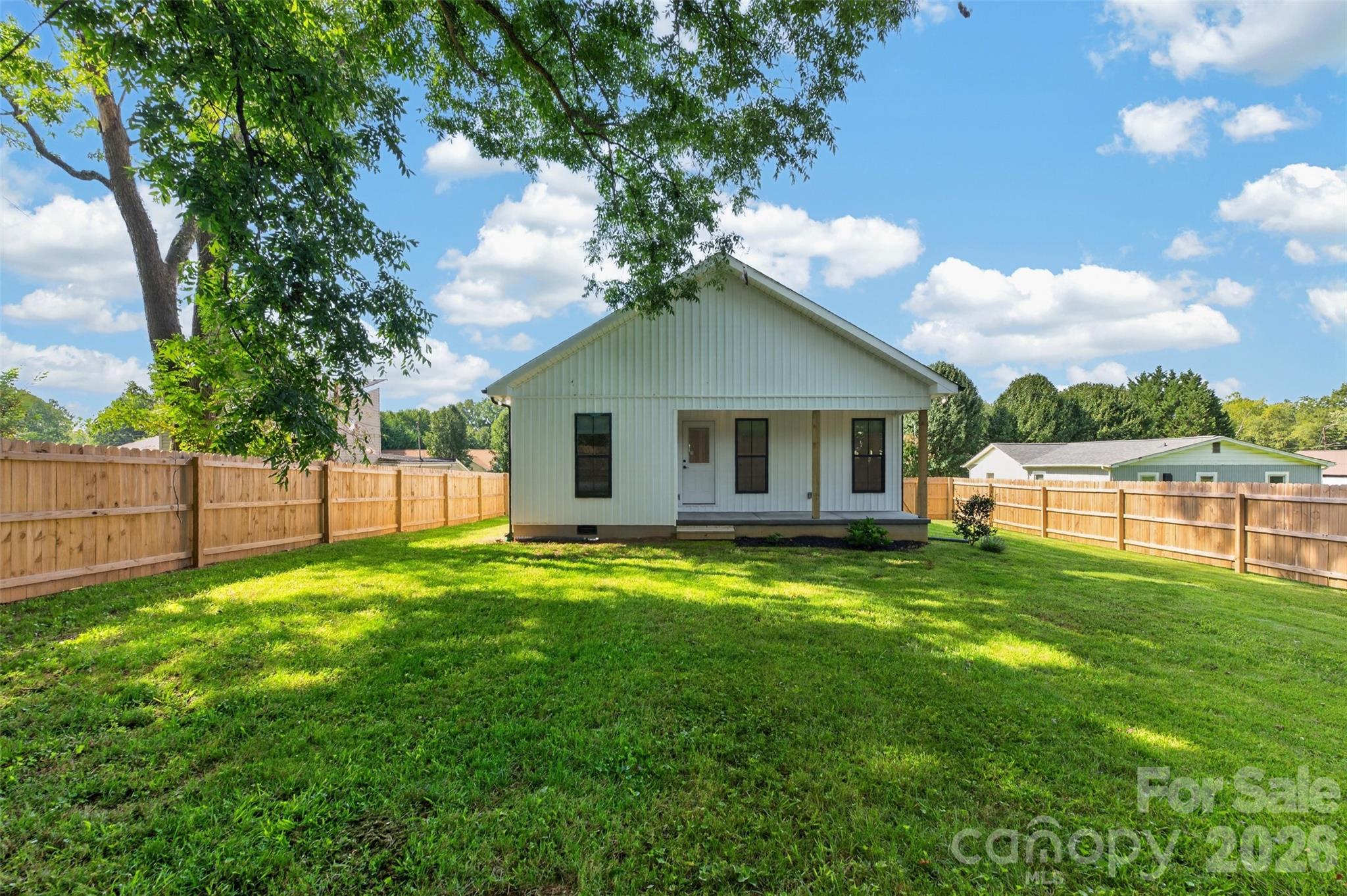 2416 4th Avenue NW — Hickory