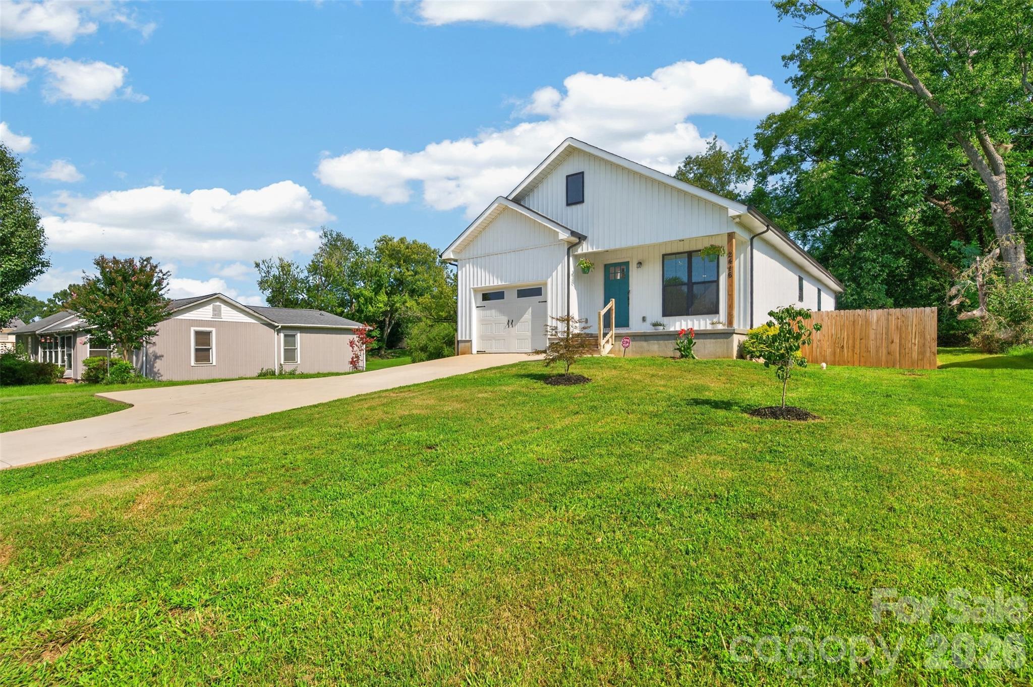 2416 4th Avenue NW — Hickory