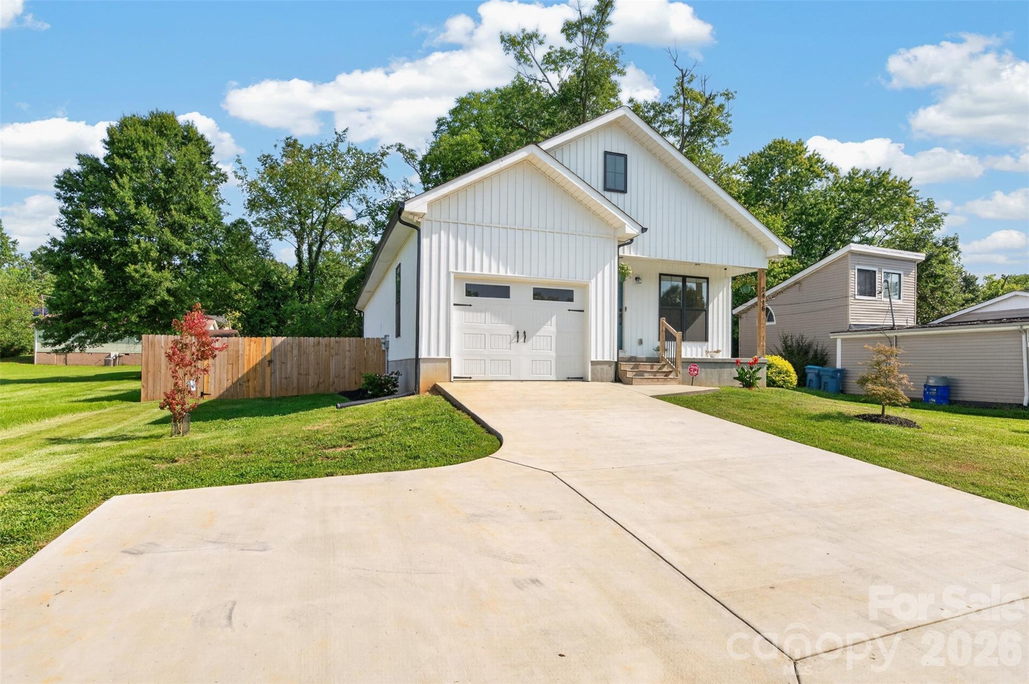 2416 4th Avenue NW — Hickory