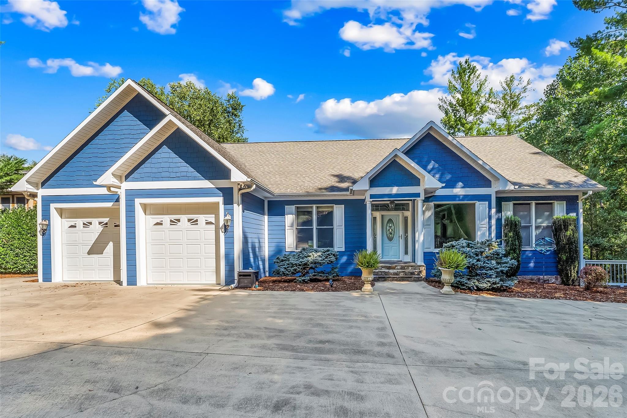 705 Waters Edge Drive — Nebo