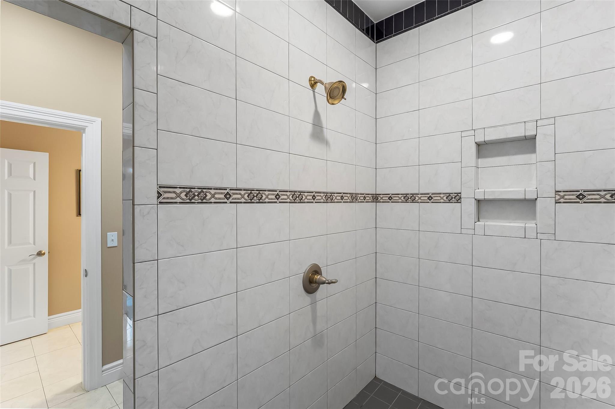 705 Waters Edge Drive — Nebo