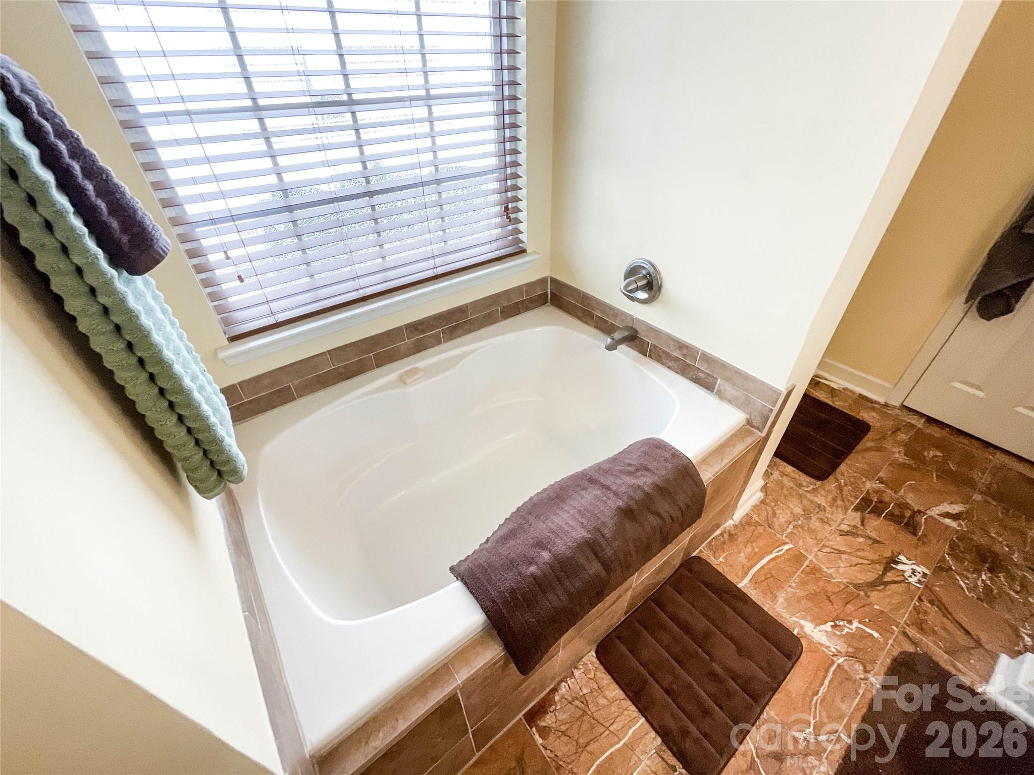 2702 Piersland Drive — Matthews