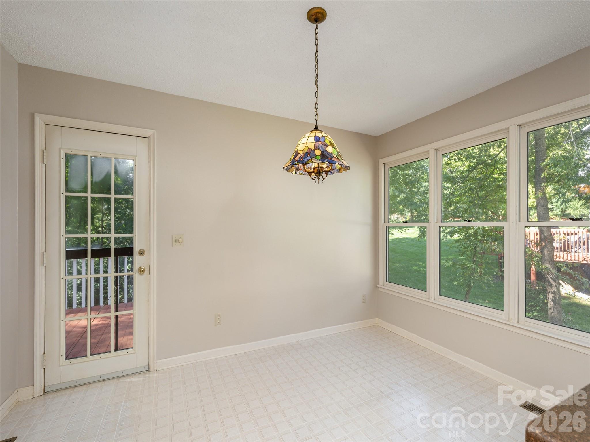 15 Glen Crest Drive — Arden