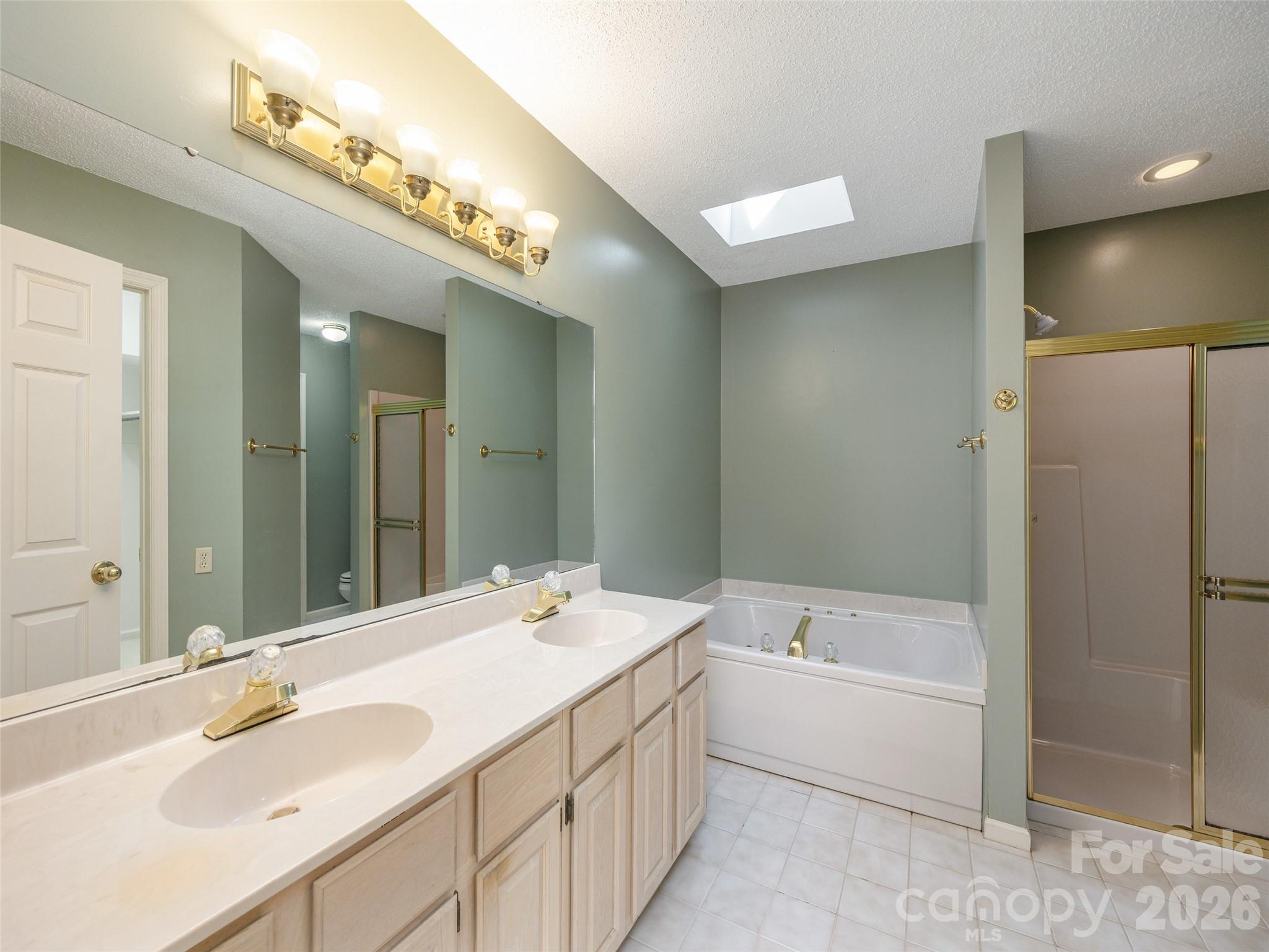 15 Glen Crest Drive — Arden