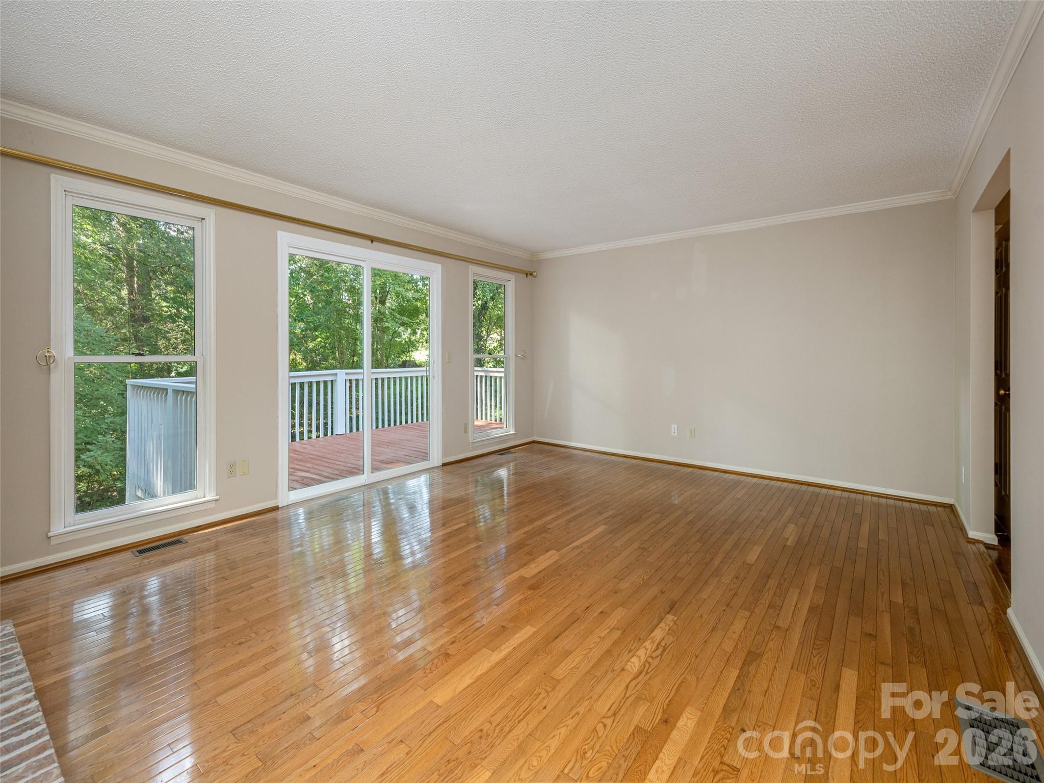 15 Glen Crest Drive — Arden