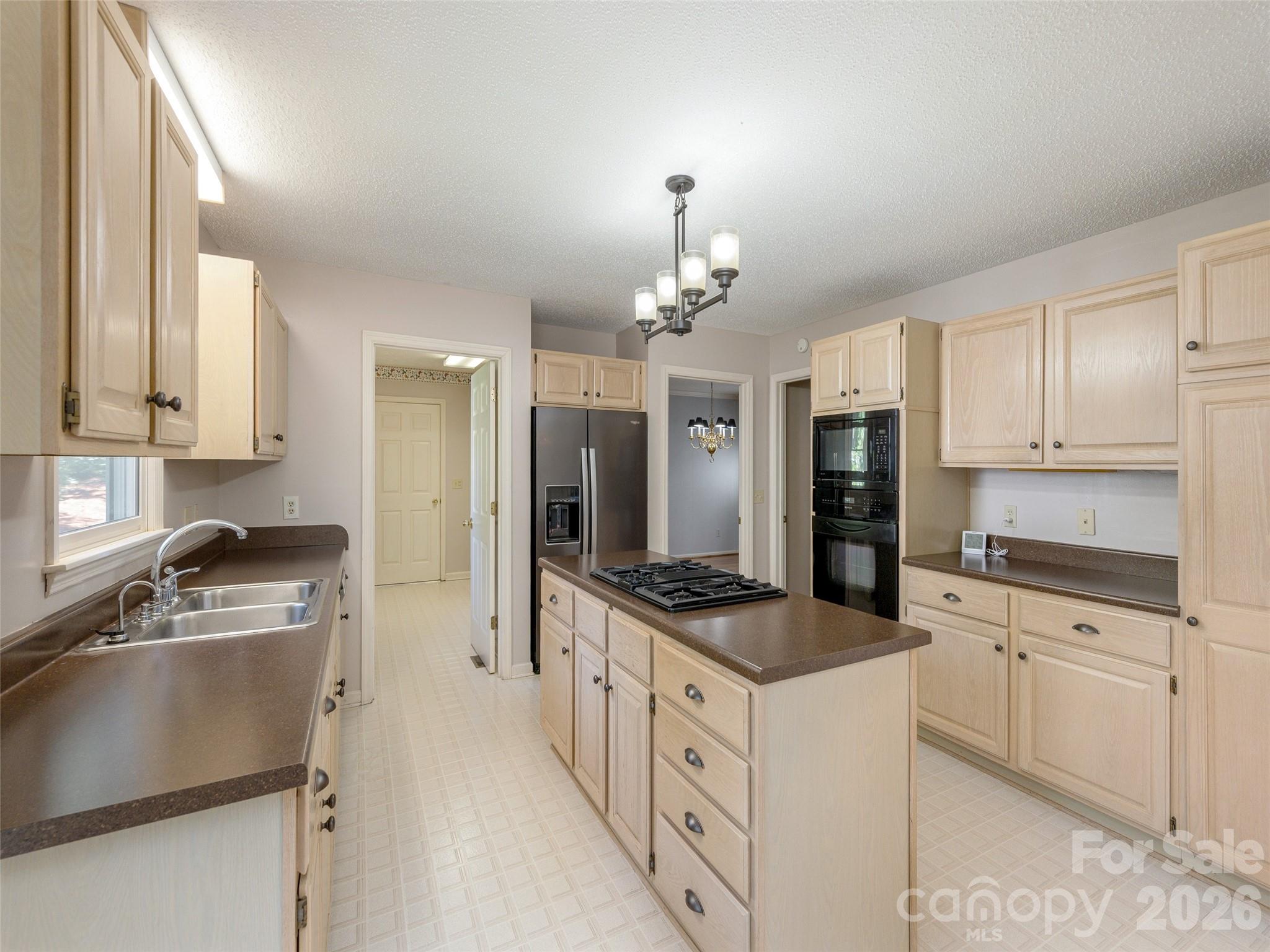 15 Glen Crest Drive — Arden