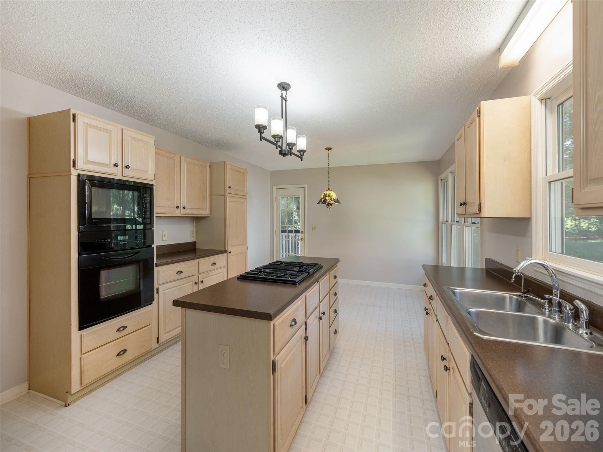 15 Glen Crest Drive — Arden