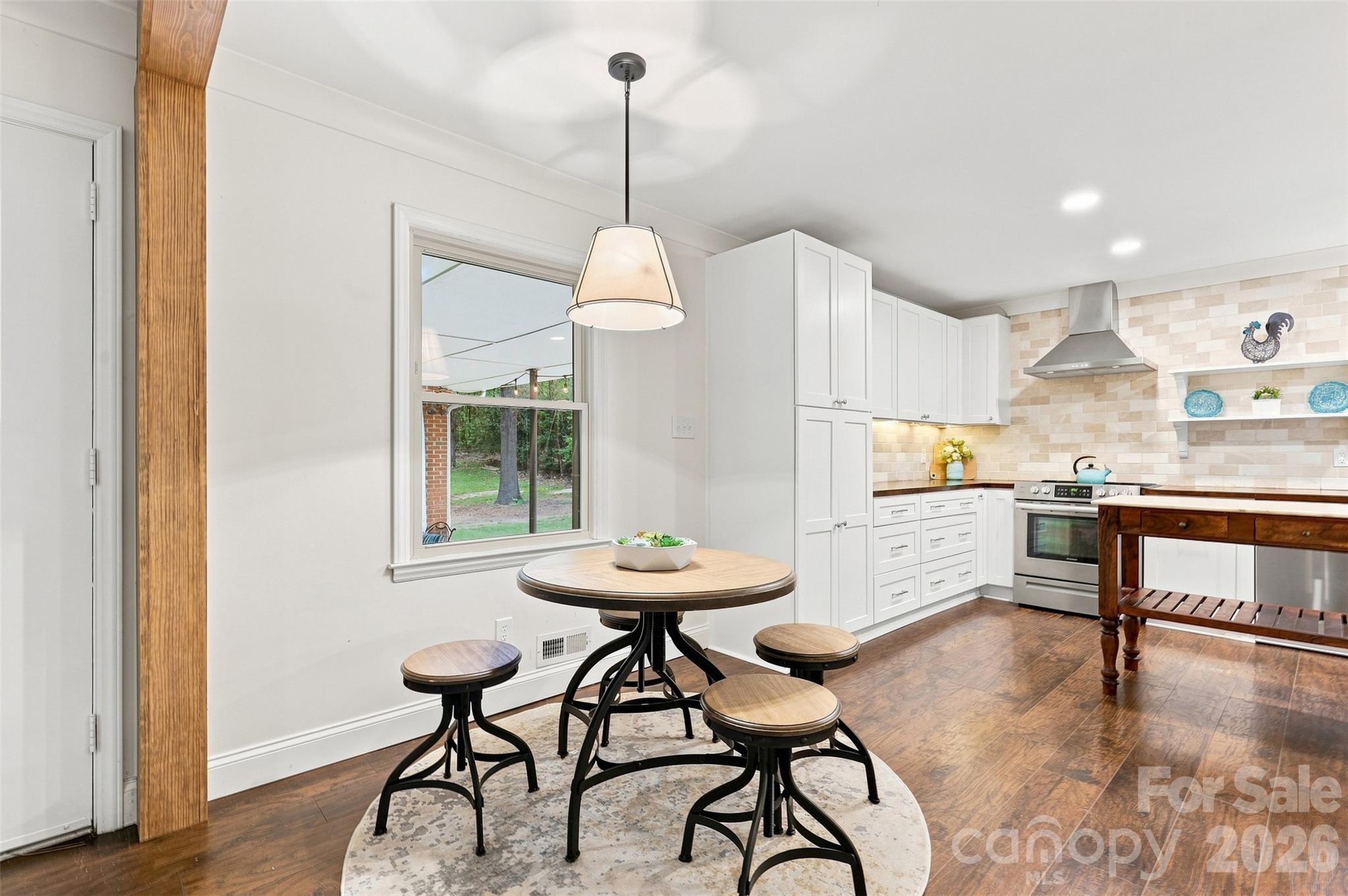 1002 Leewood Drive — Monroe