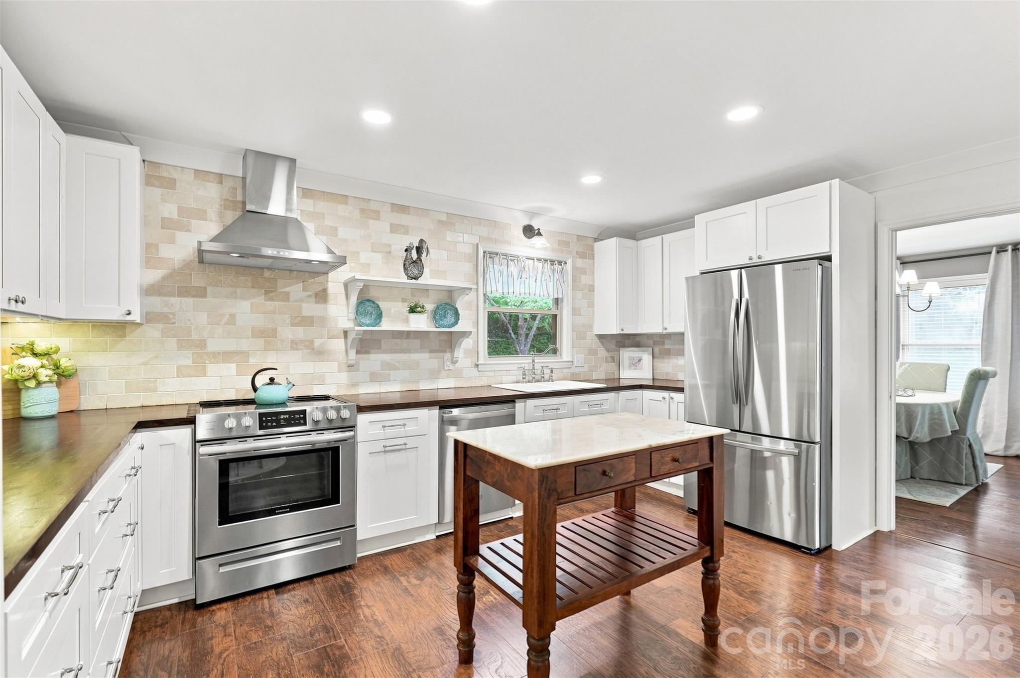 1002 Leewood Drive — Monroe