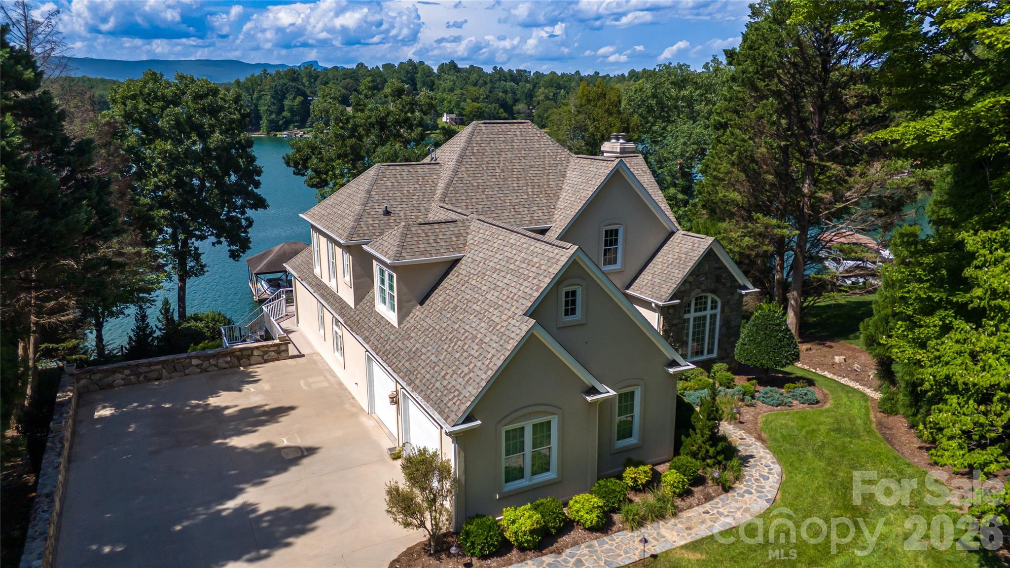 1563 Calls Lodge Court — Morganton