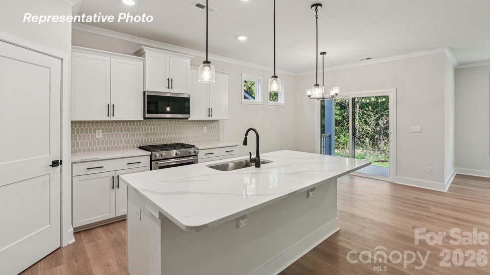 3253 Oberon Street — York