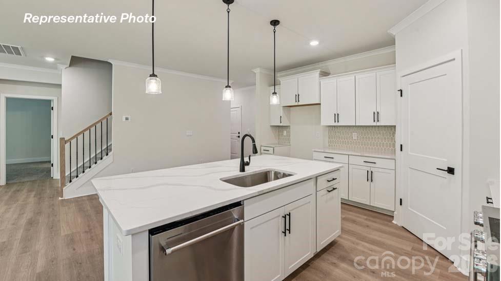 3253 Oberon Street — York