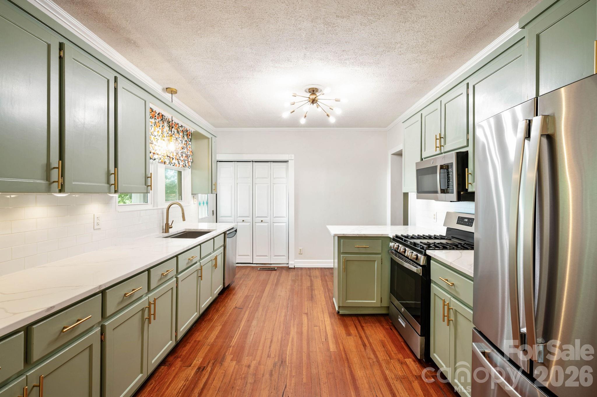 441 8th Avenue Drive NW — Hickory