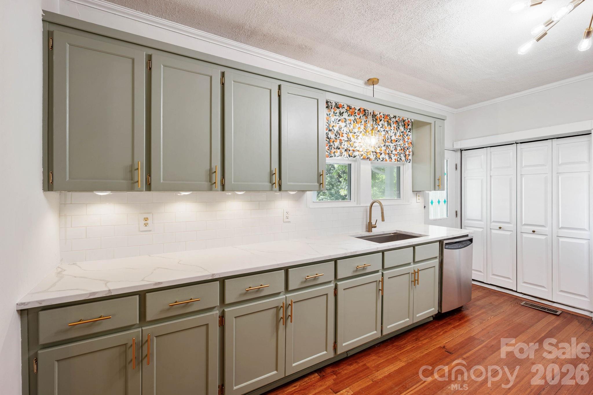 441 8th Avenue Drive NW — Hickory