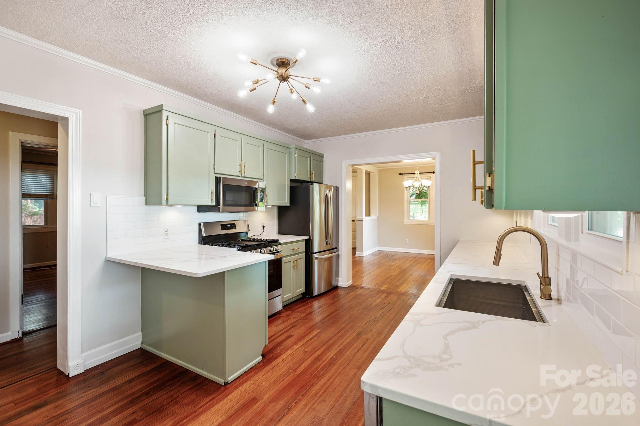 441 8th Avenue Drive NW — Hickory