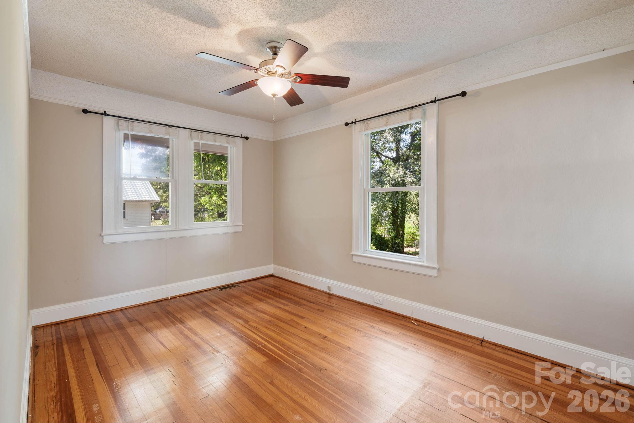 441 8th Avenue Drive NW — Hickory