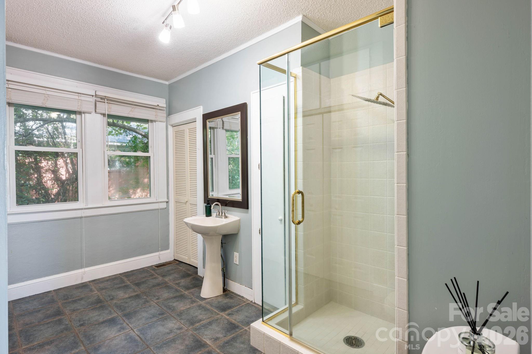 441 8th Avenue Drive NW — Hickory