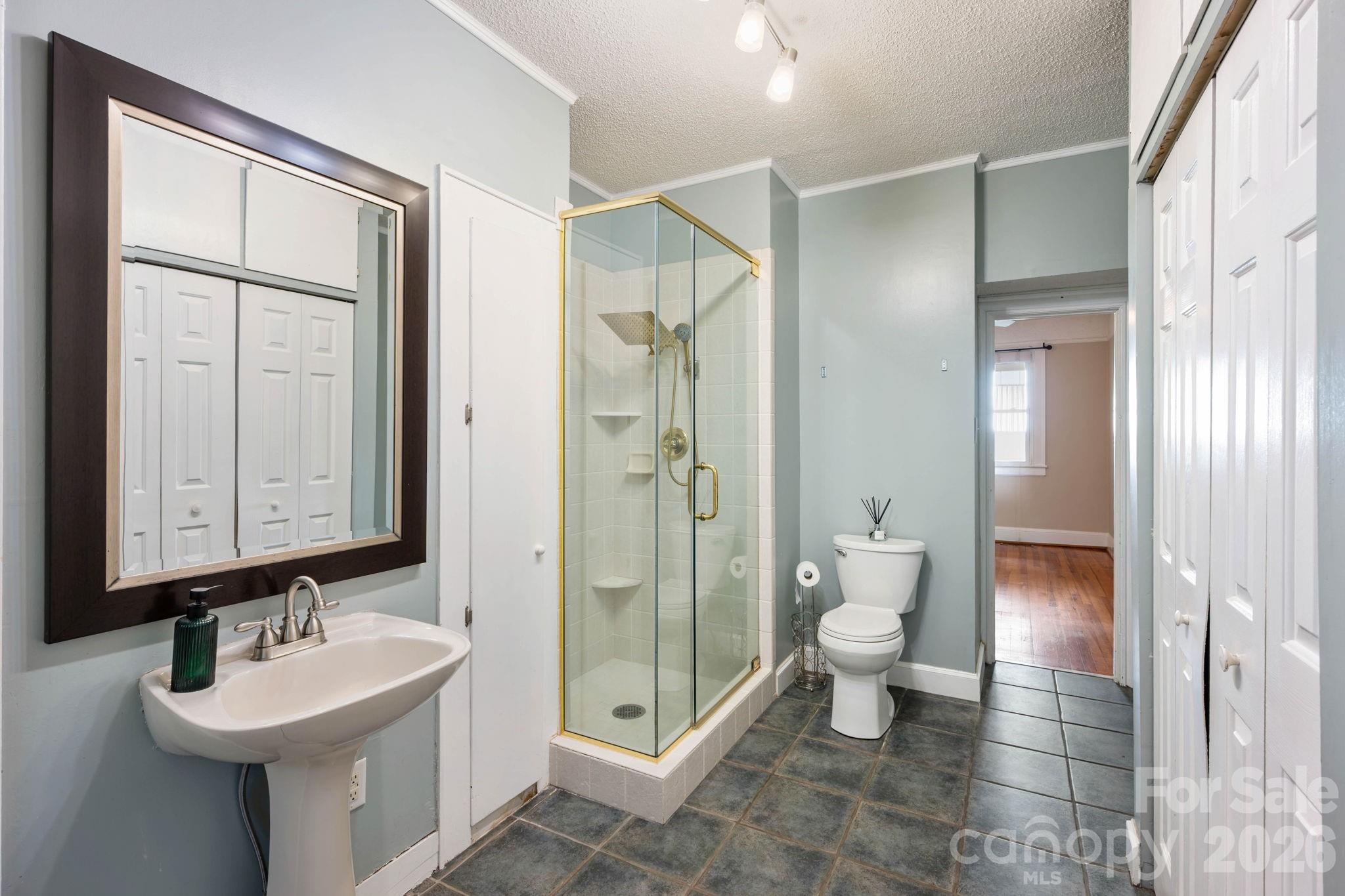 441 8th Avenue Drive NW — Hickory