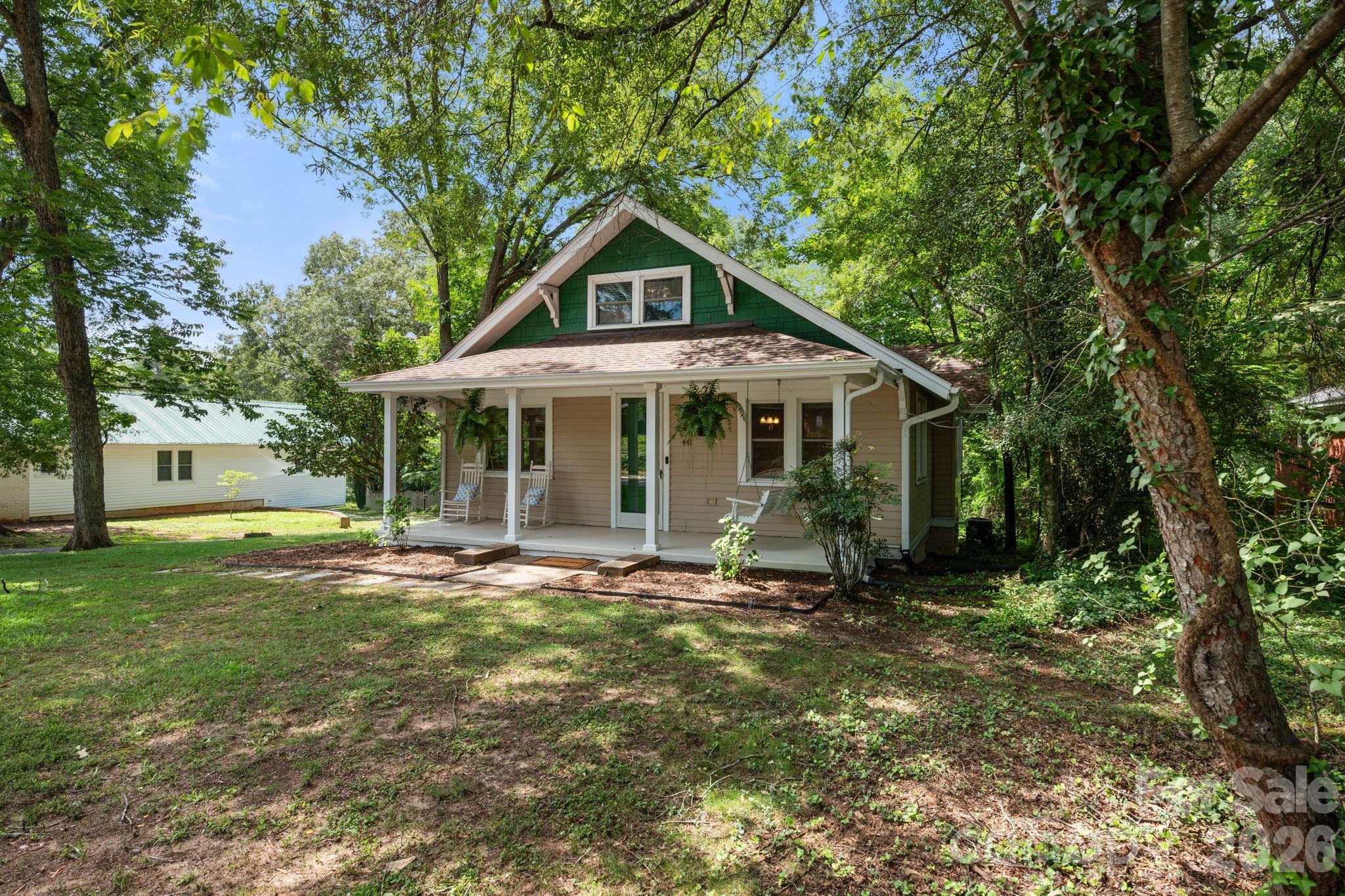 441 8th Avenue Drive NW — Hickory