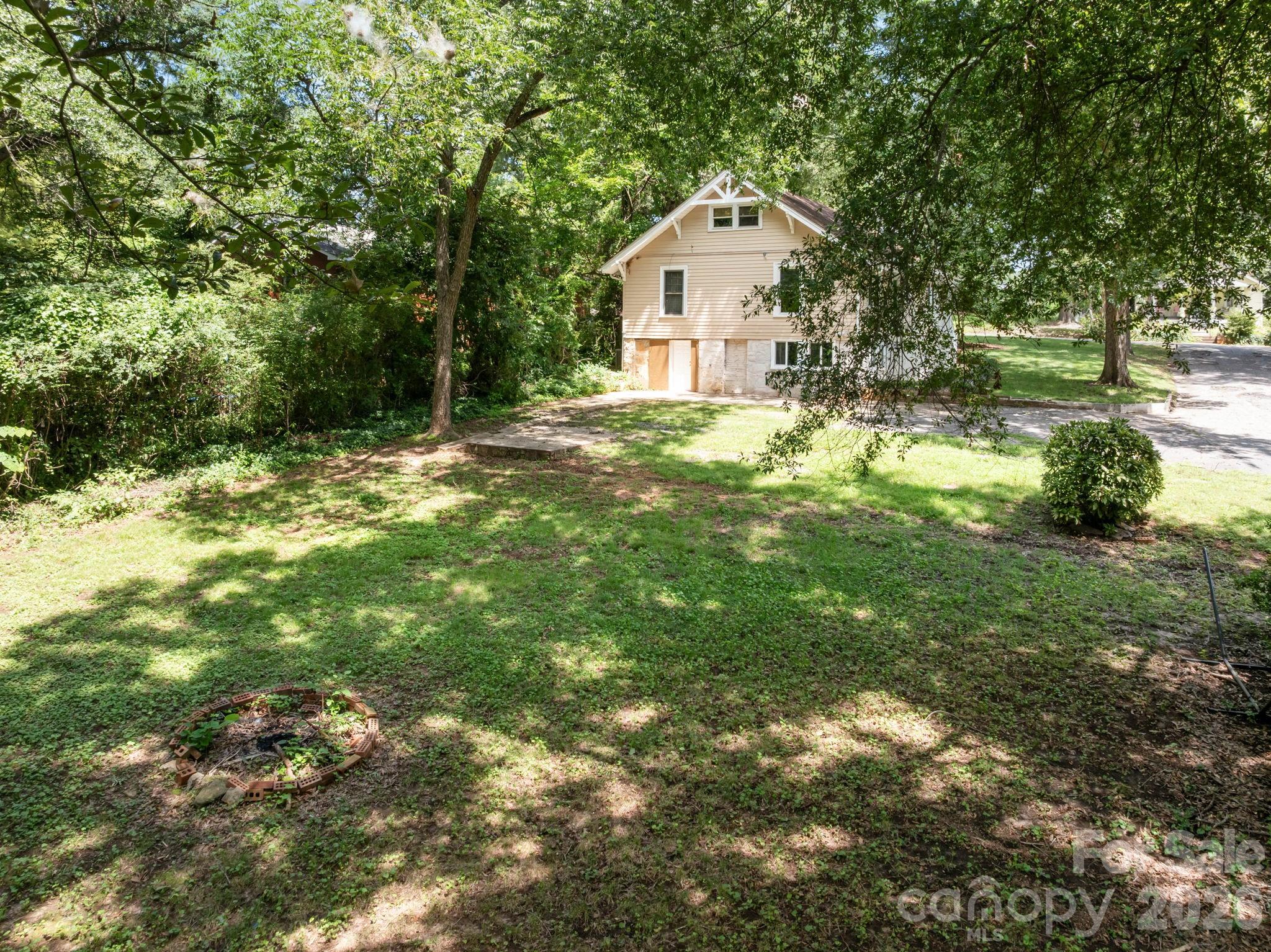 441 8th Avenue Drive NW — Hickory