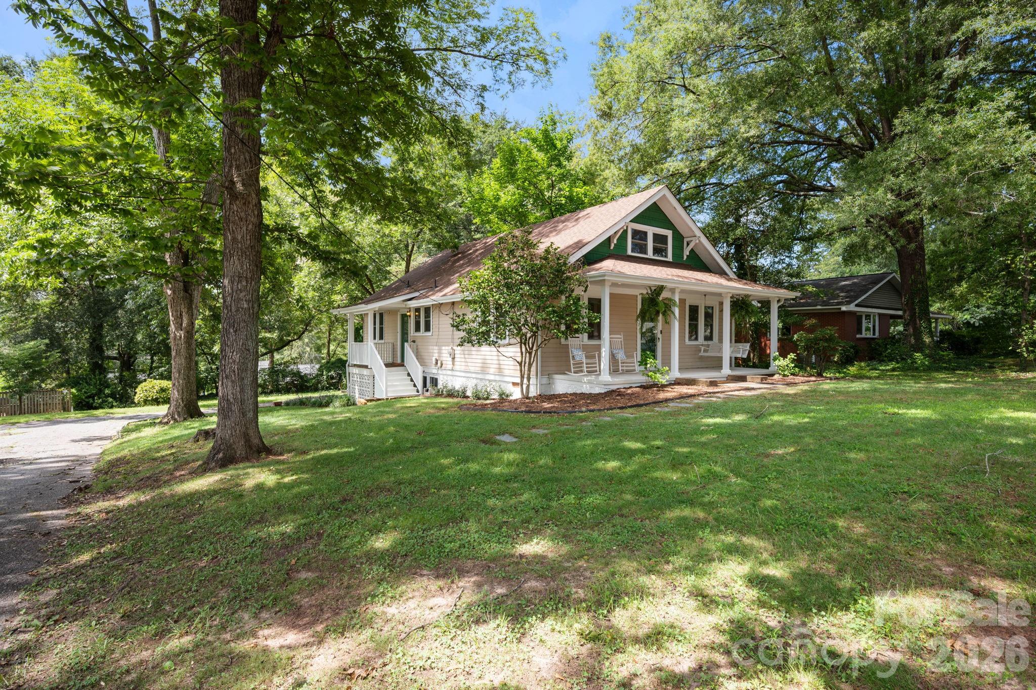 441 8th Avenue Drive NW — Hickory