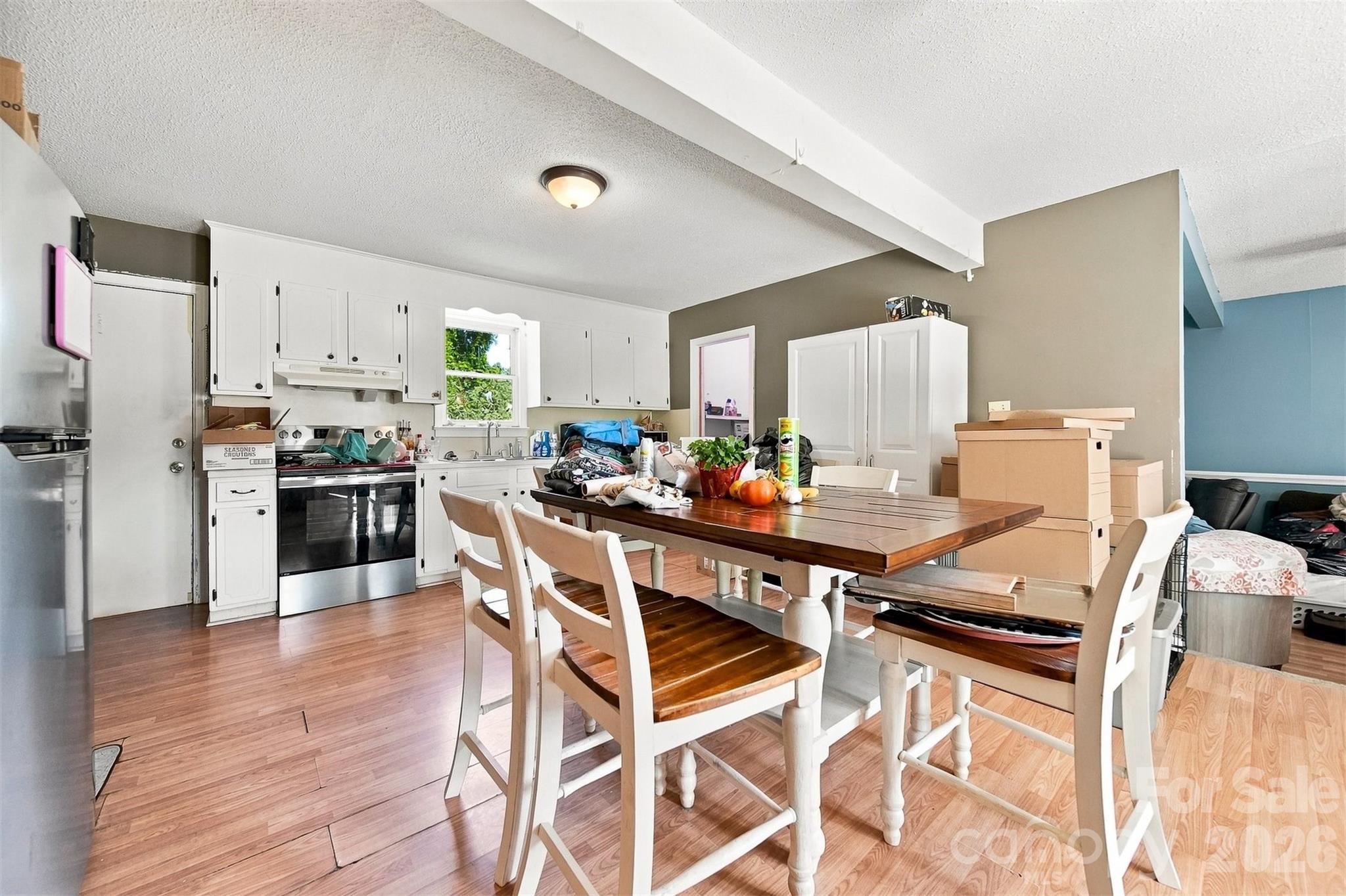 425 Heritage Farm Road — Hickory