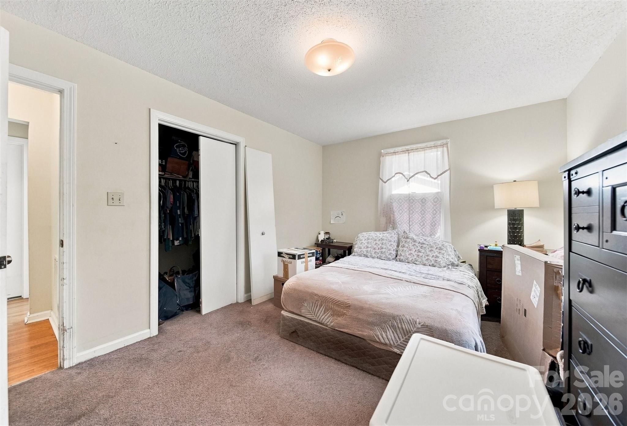 425 Heritage Farm Road — Hickory