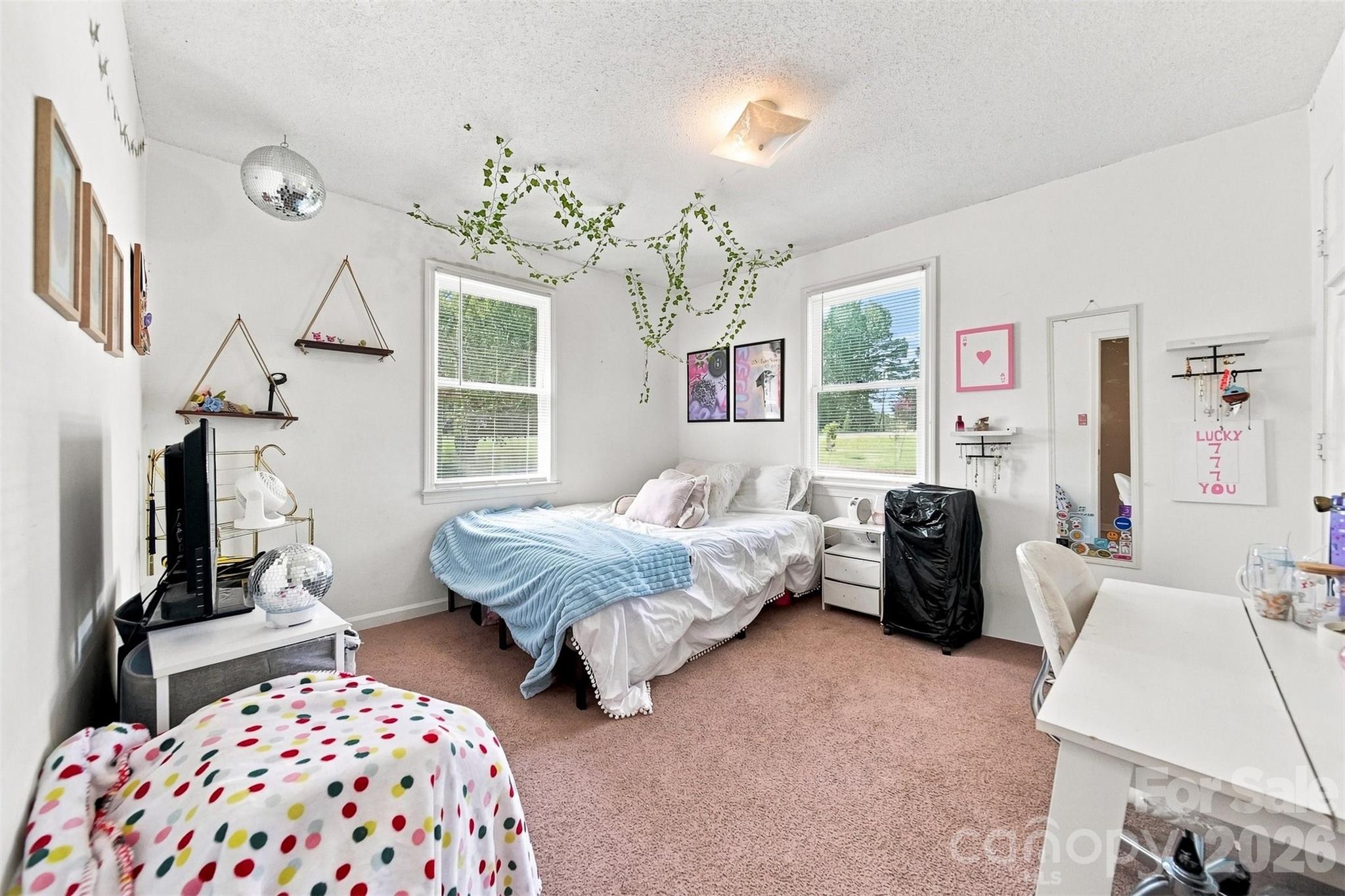 425 Heritage Farm Road — Hickory