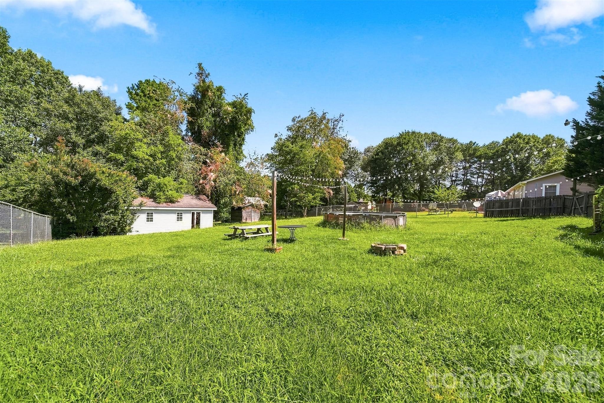 425 Heritage Farm Road — Hickory
