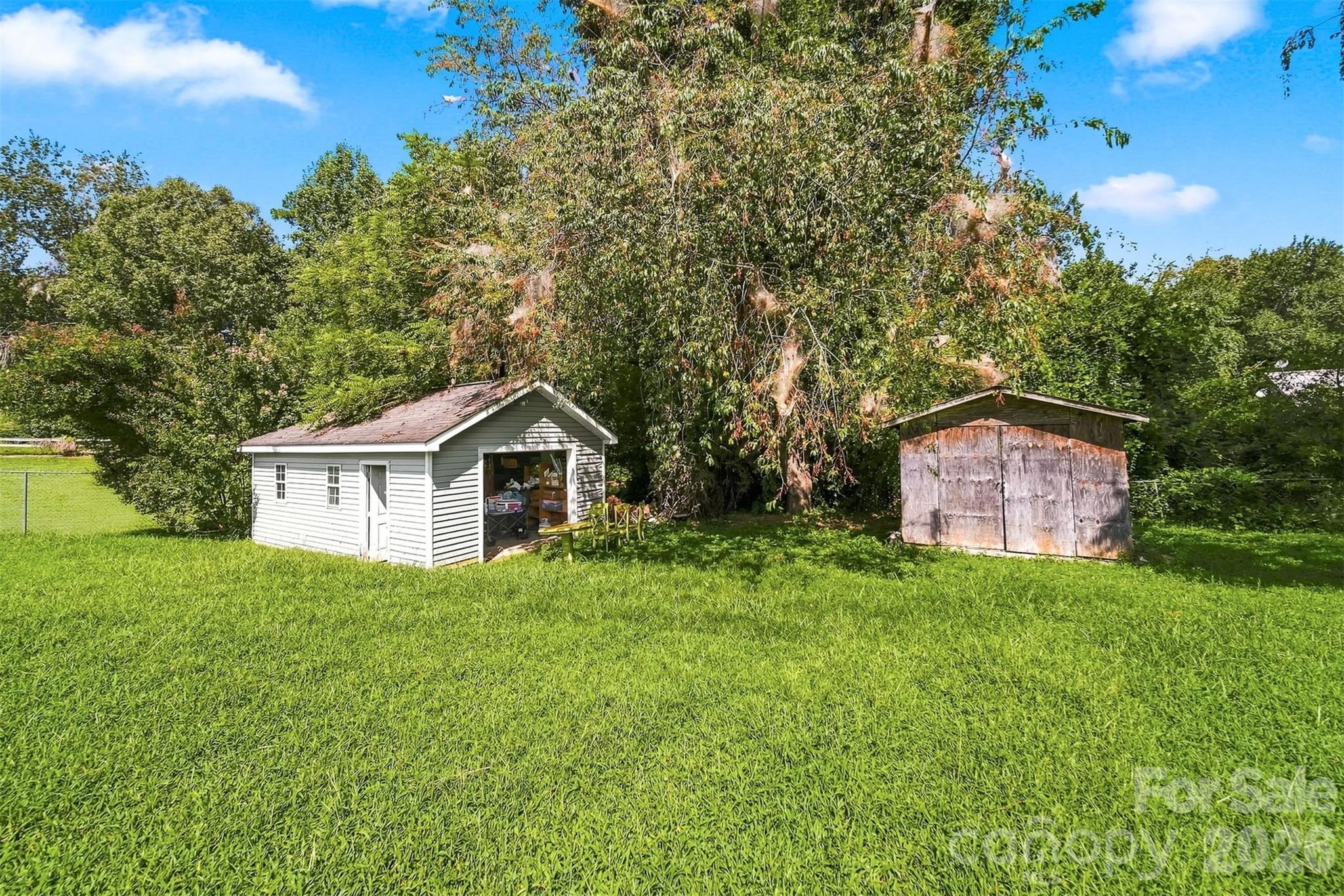 425 Heritage Farm Road — Hickory