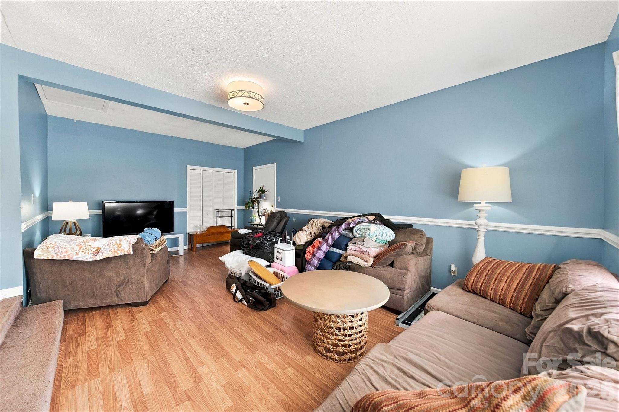 425 Heritage Farm Road — Hickory