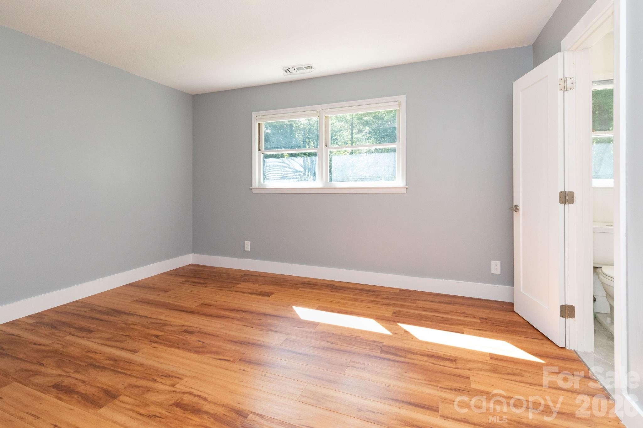 1009 Sharon Ridge Road — Fairview