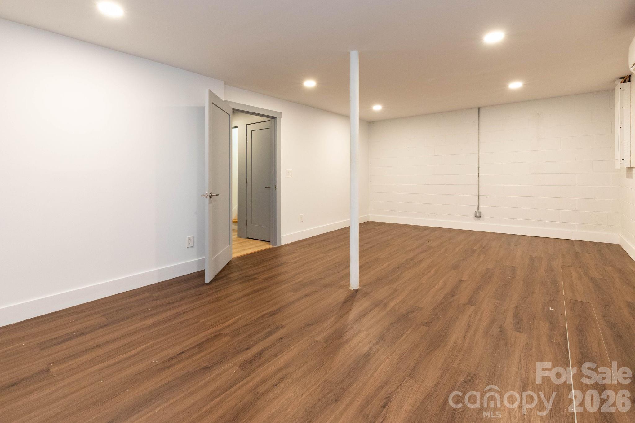 1009 Sharon Ridge Road — Fairview