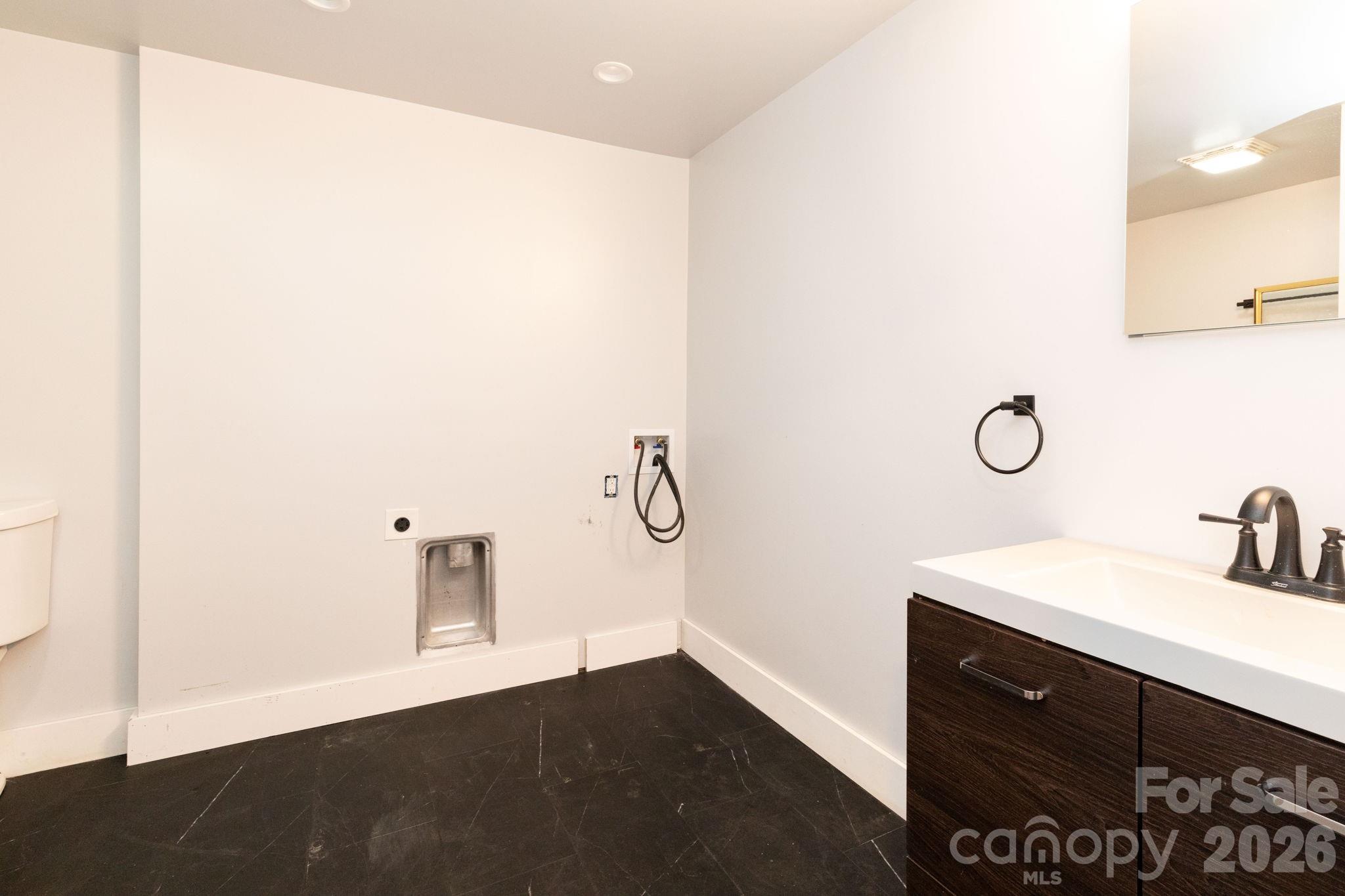 1009 Sharon Ridge Road — Fairview
