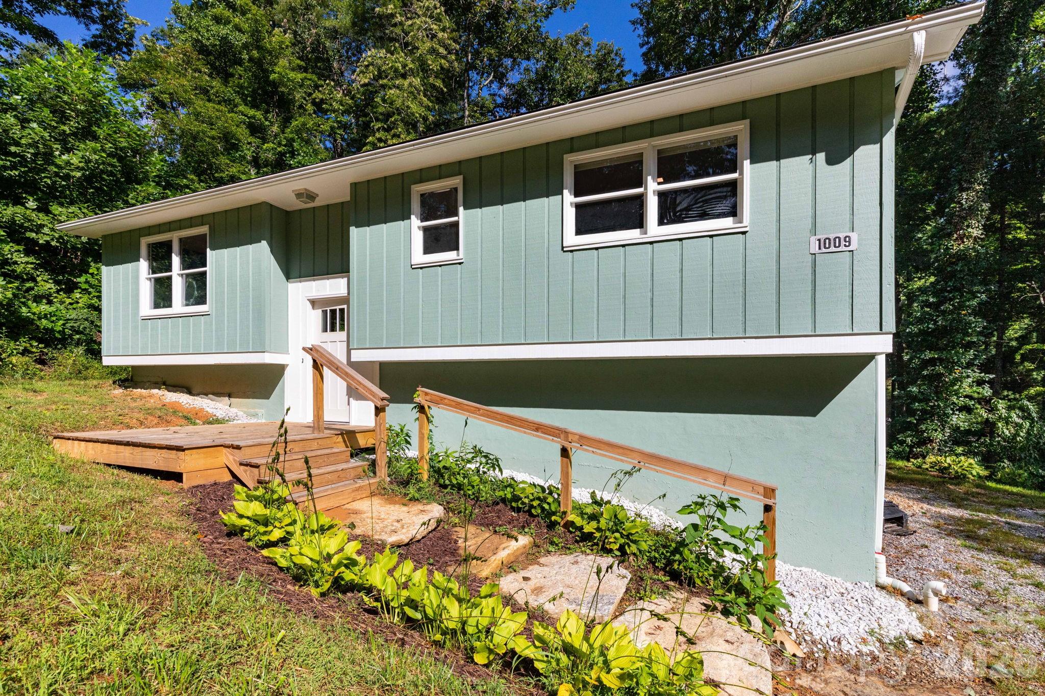 1009 Sharon Ridge Road — Fairview