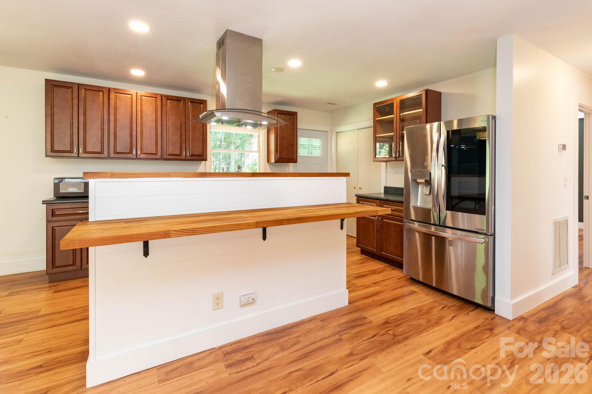1009 Sharon Ridge Road — Fairview