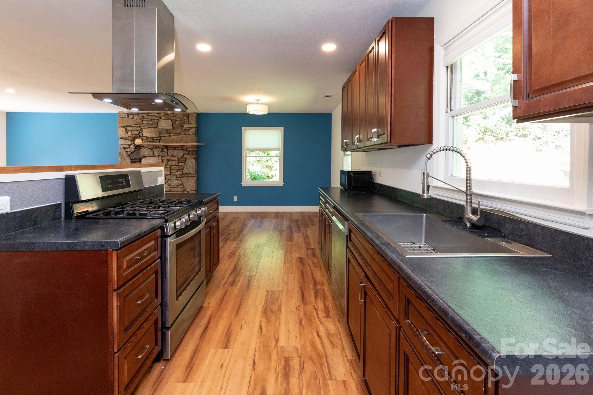 1009 Sharon Ridge Road — Fairview